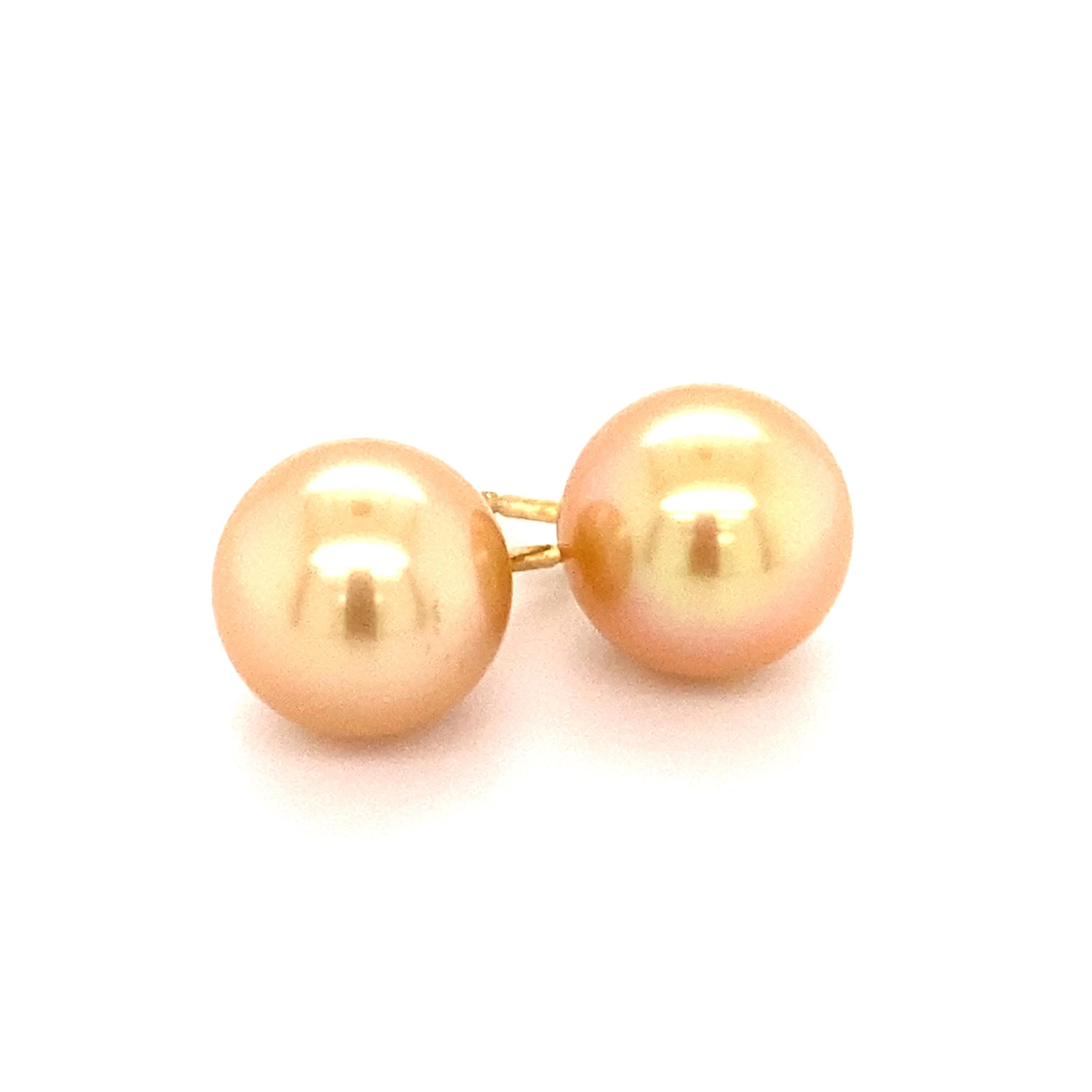 Contemporain Clous d'oreilles en or jaune 18 carats avec perles de culture des mers du Sud dorées en vente