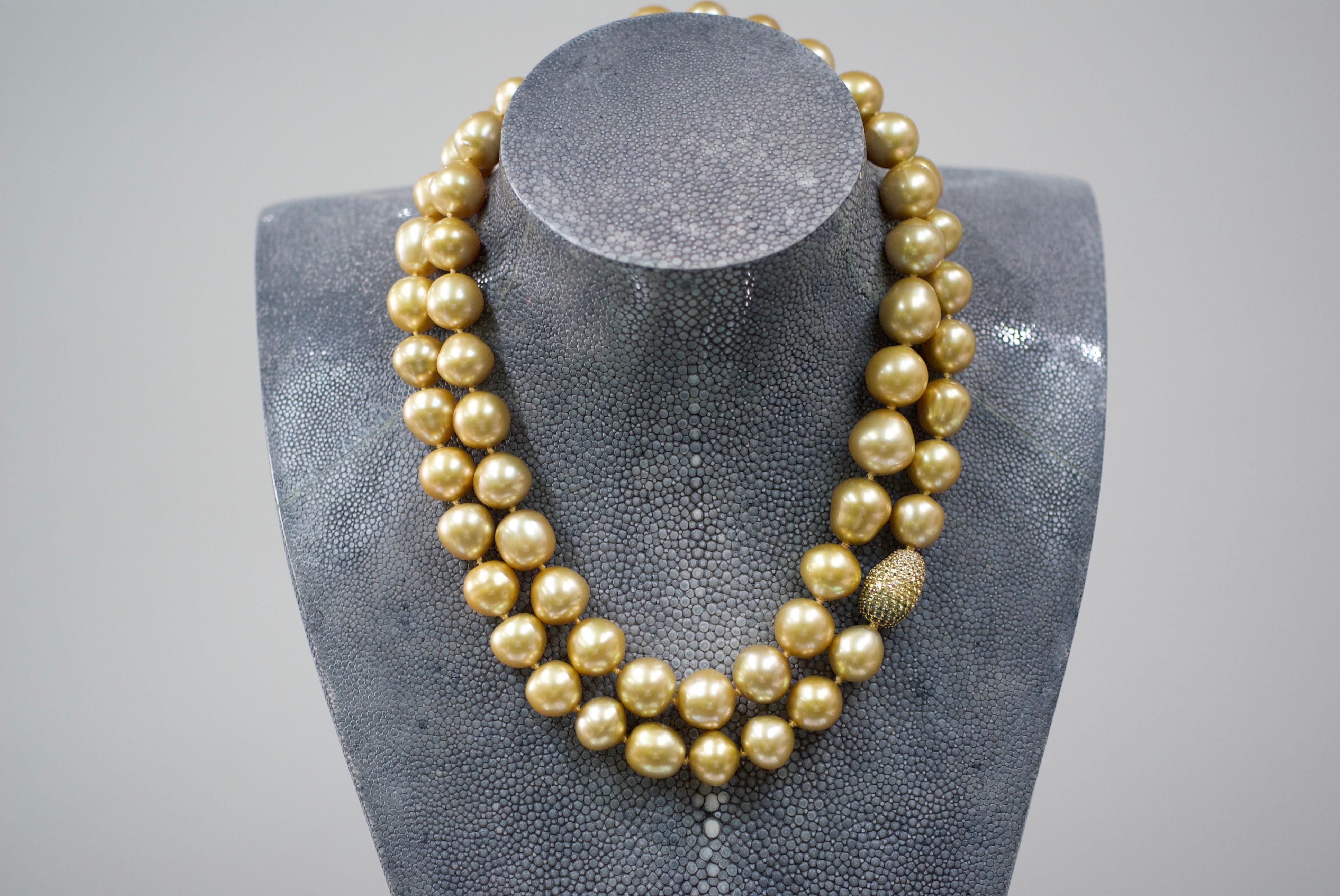 Contemporary Golden South Sea Cultured Pearl, Sapphire and 18 Karat Gold Sautoir Necklace For Sale