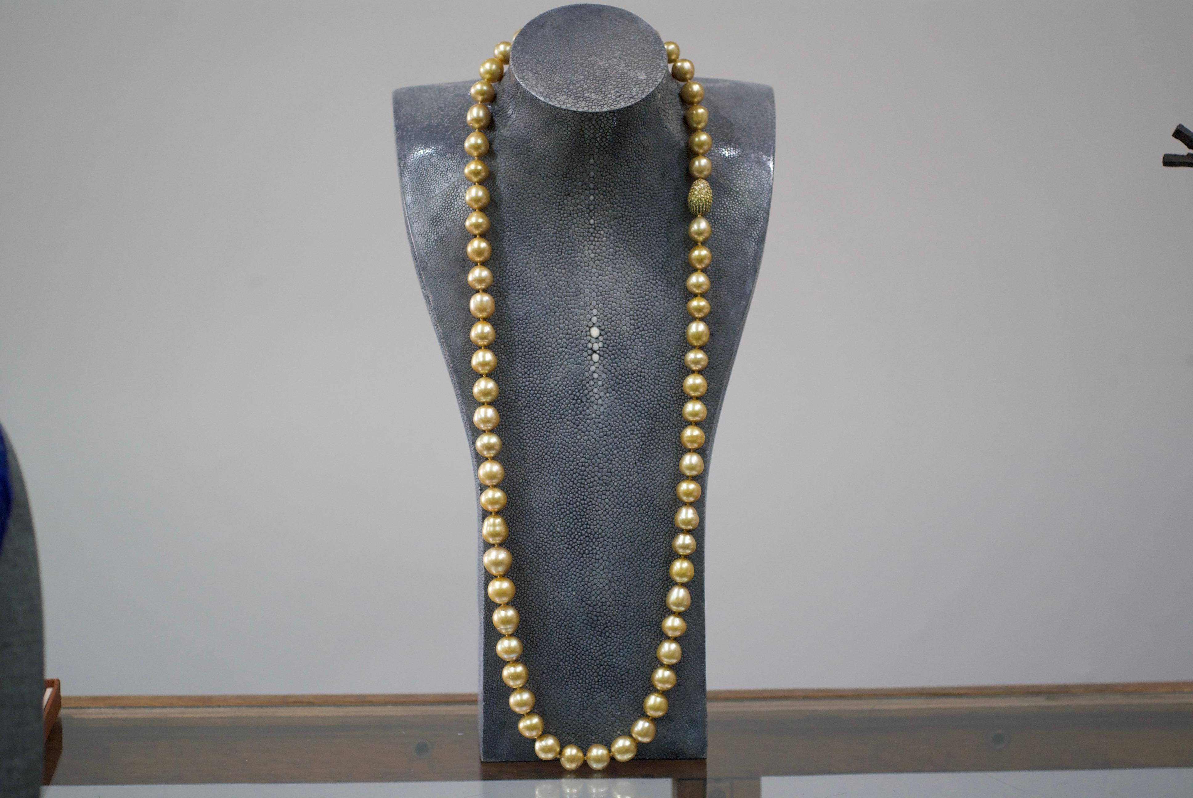 Brilliant Cut Golden South Sea Cultured Pearl, Sapphire and 18 Karat Gold Sautoir Necklace For Sale