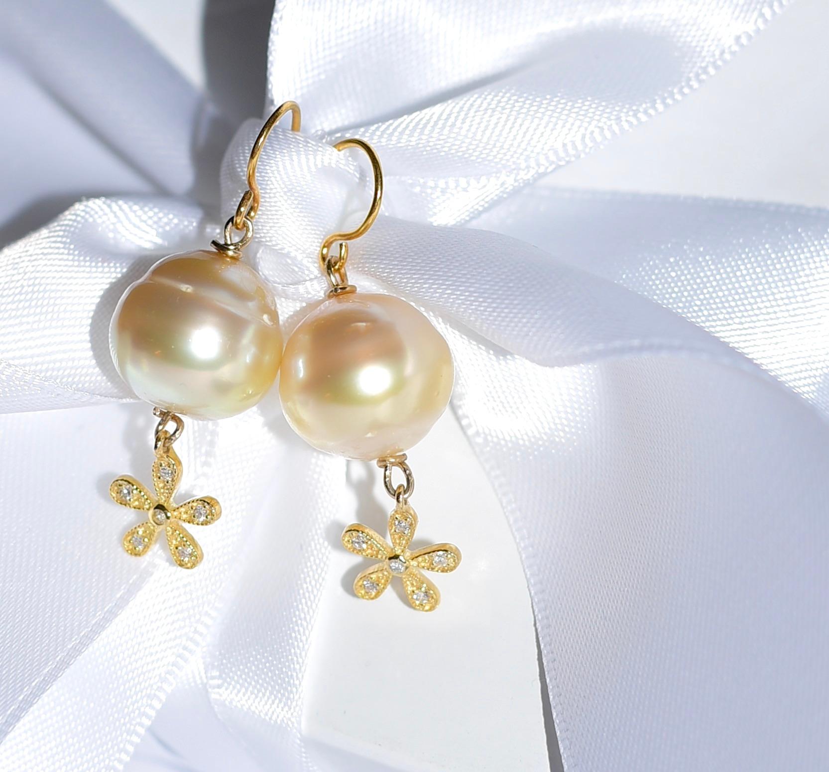 Women's Golden South Sea Cultured Pearl with 14K Solid Yellow Gold Diamond Flower