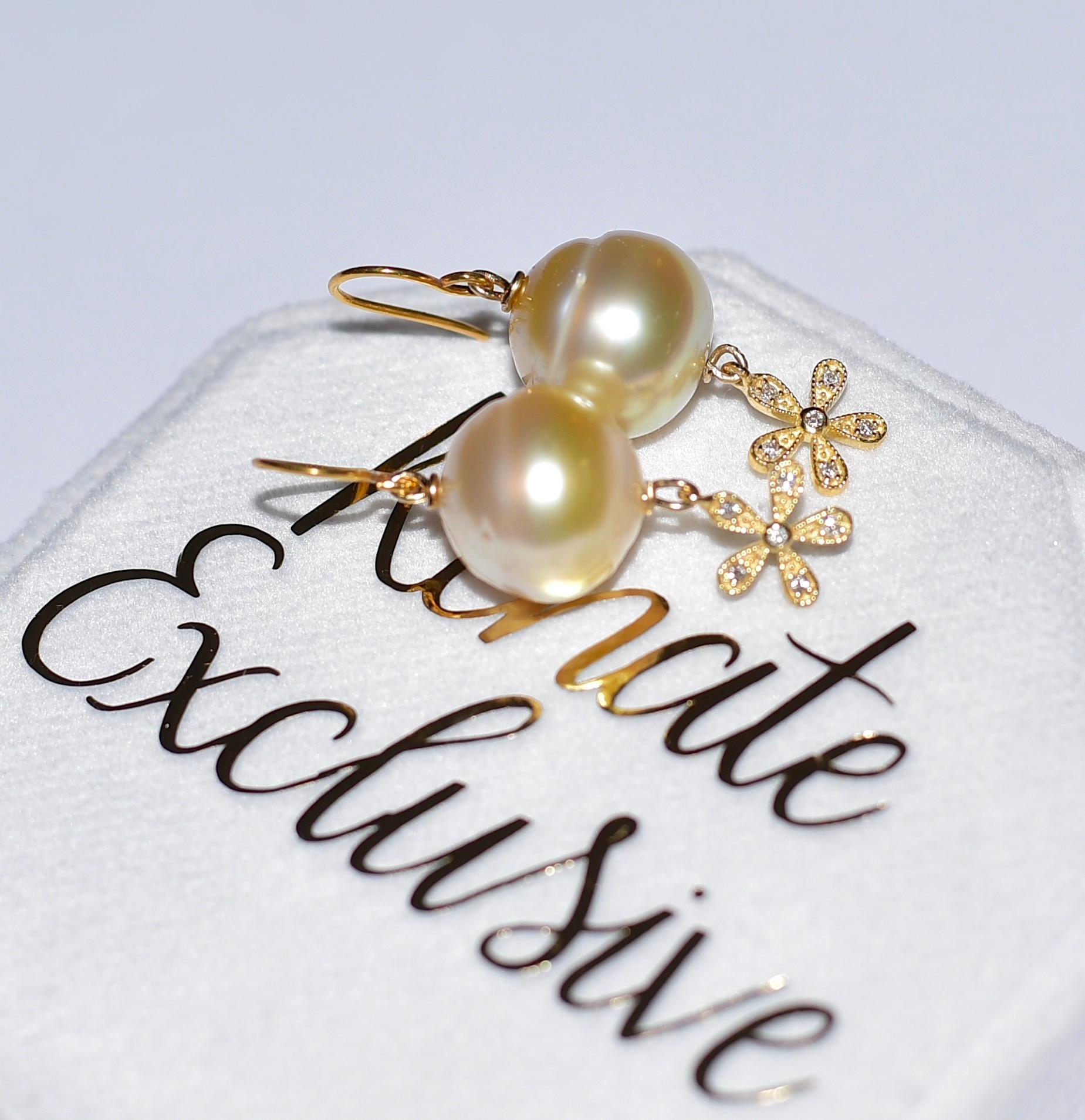 Golden South Sea Cultured Pearl with 14K Solid Yellow Gold Diamond Flower In New Condition In Astoria, NY