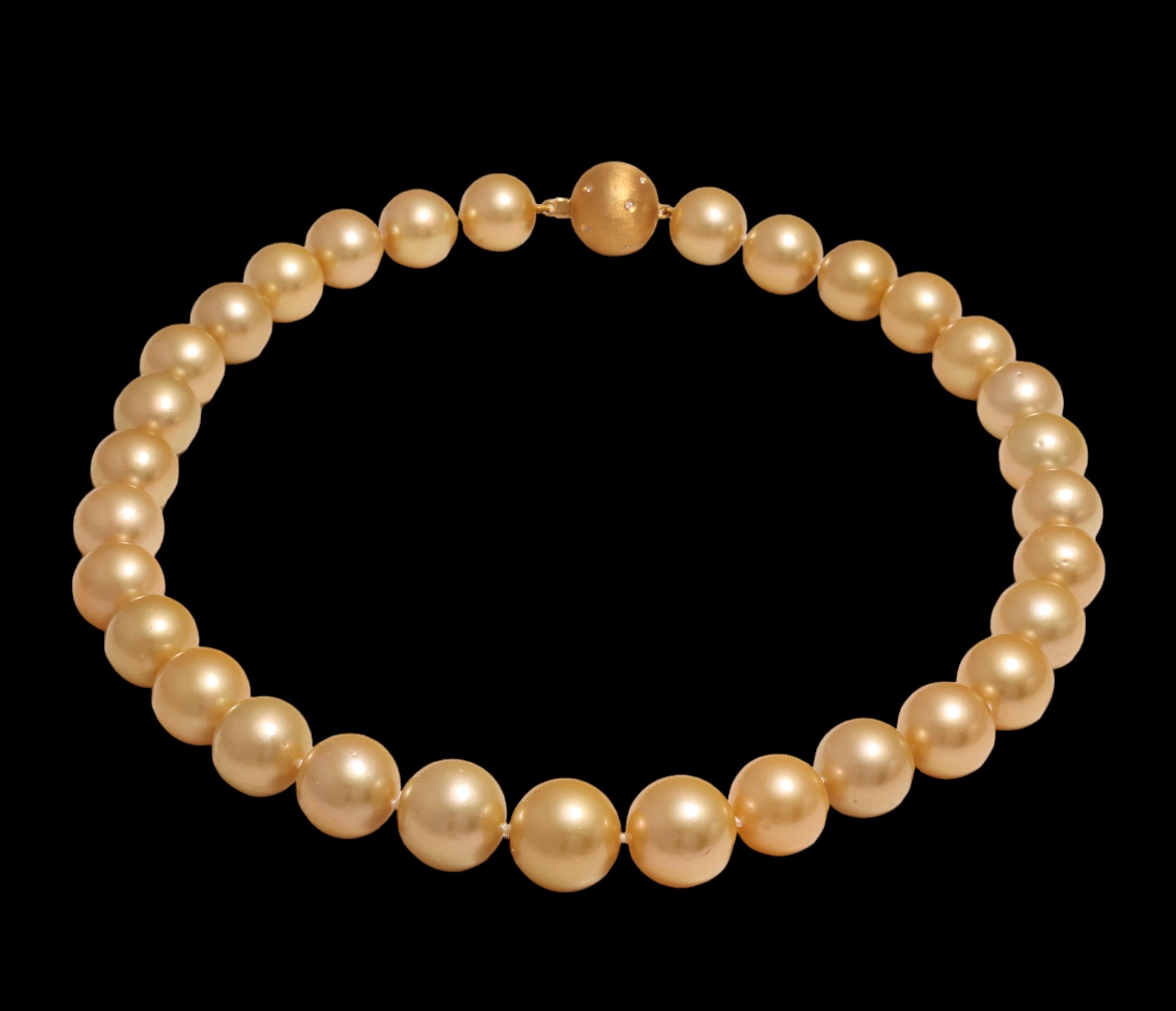 Goldene Südseeperlen, 18 kt Goldschloss-Diamanten mit Südseeperlen, 13-15,5 mm 9