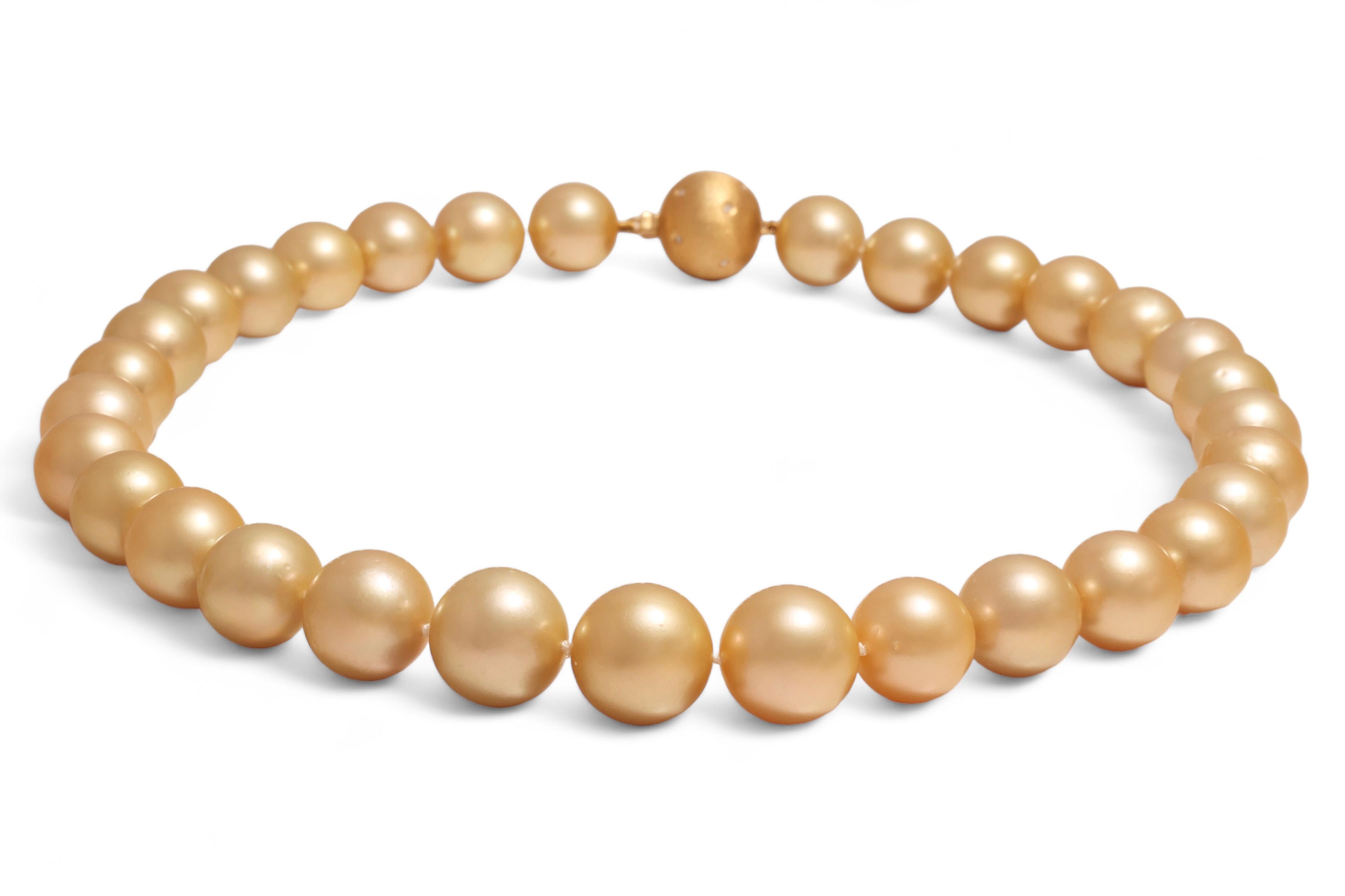 Goldene Südseeperlen, 18 kt Goldschloss-Diamanten mit Südseeperlen, 13-15,5 mm (Rundschliff)