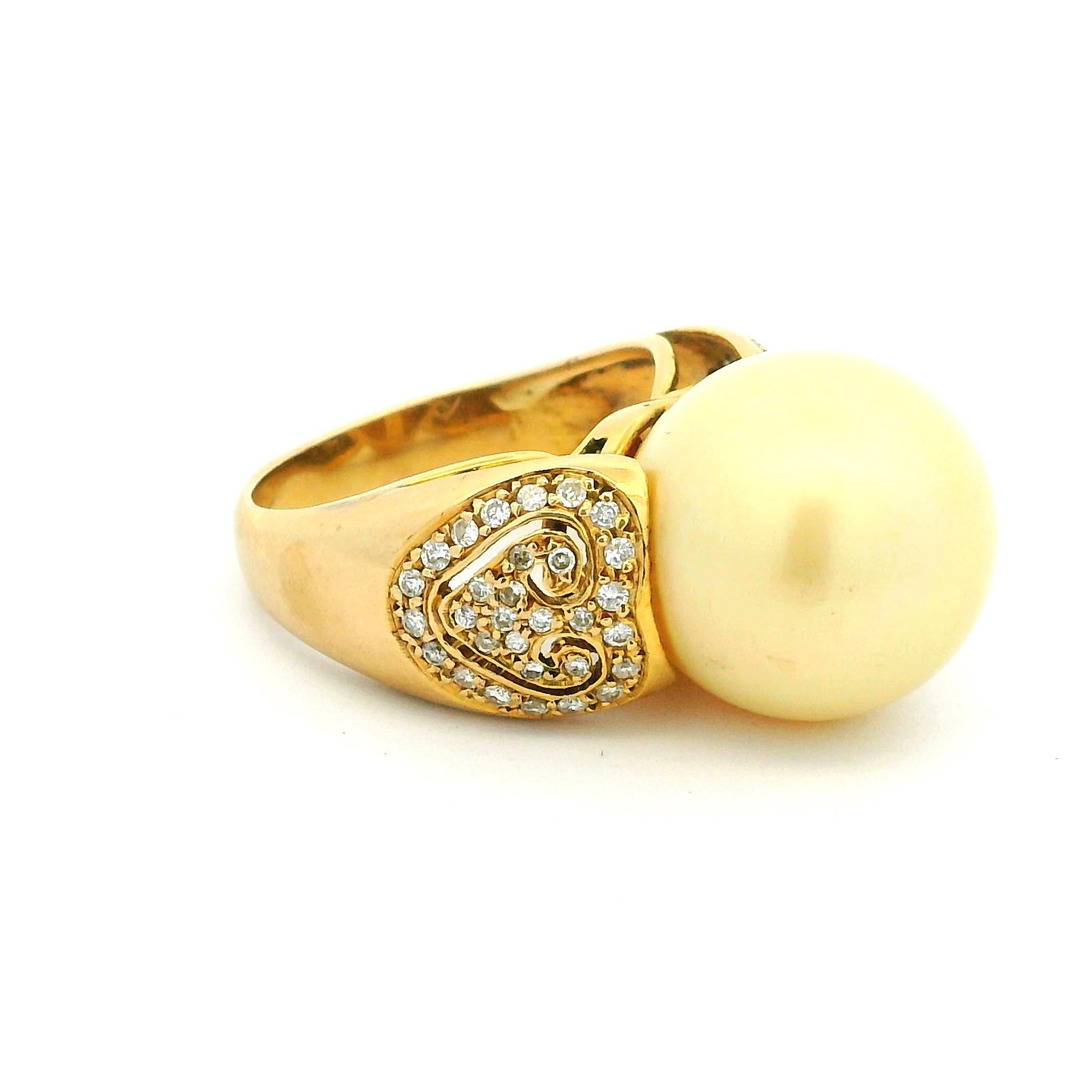 Bague en or 14 carats ornée d'une perle des mers du Sud et d'un motif de cœur en diamant, années 1980 en vente 2