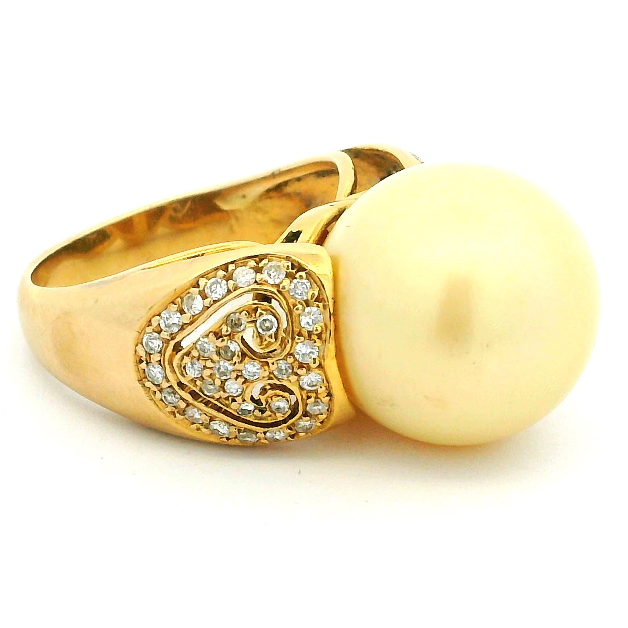 Bague en or 14 carats ornée d'une perle des mers du Sud et d'un motif de cœur en diamant, années 1980 en vente 3