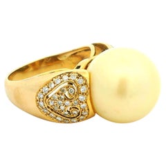 Bague en or 14 carats ornée d'une perle des mers du Sud et d'un motif de cœur en diamant, années 1980