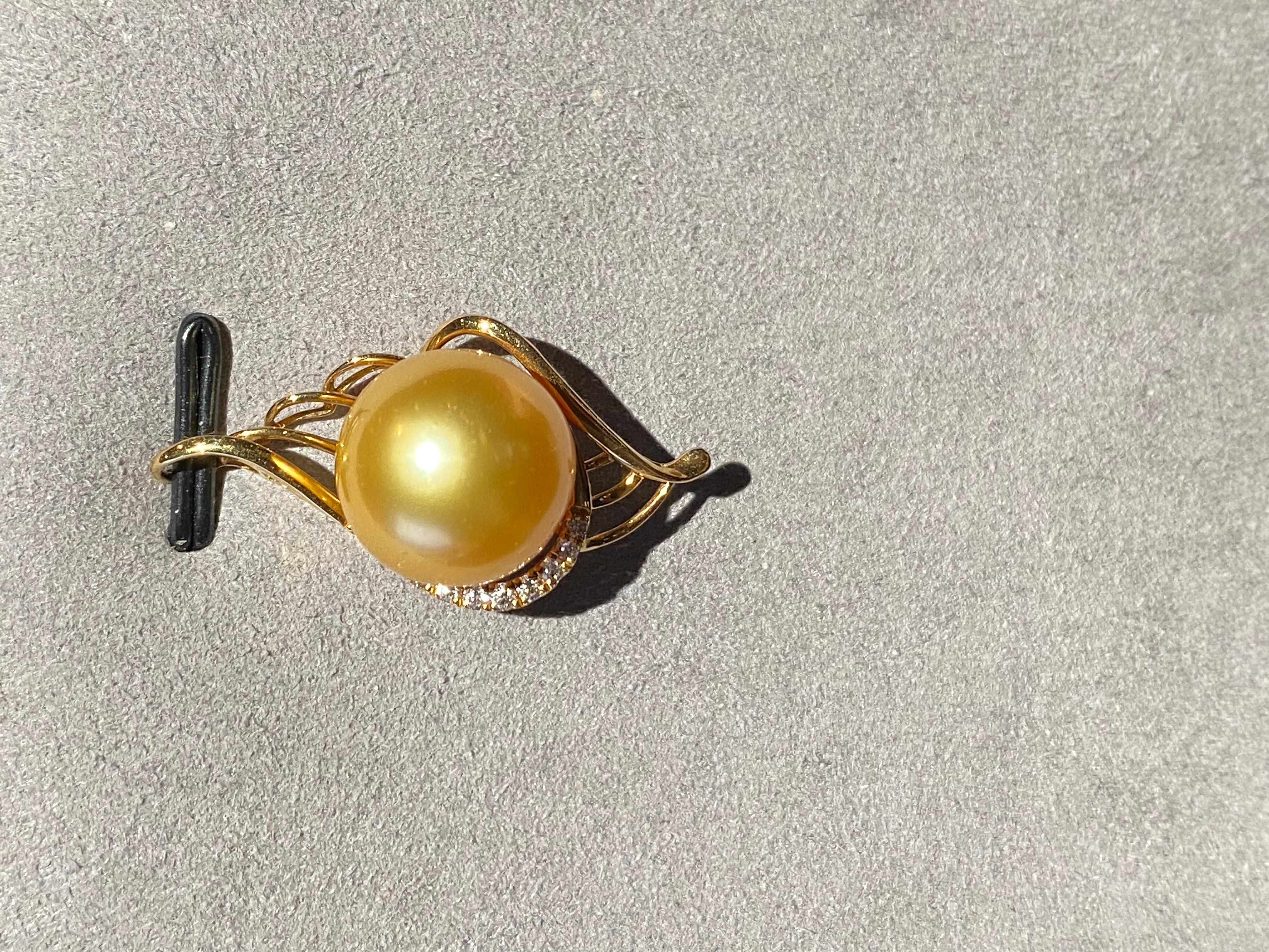 Brilliant Cut Golden South Sea Pearl and Diamond Pendant in 18k Gold For Sale