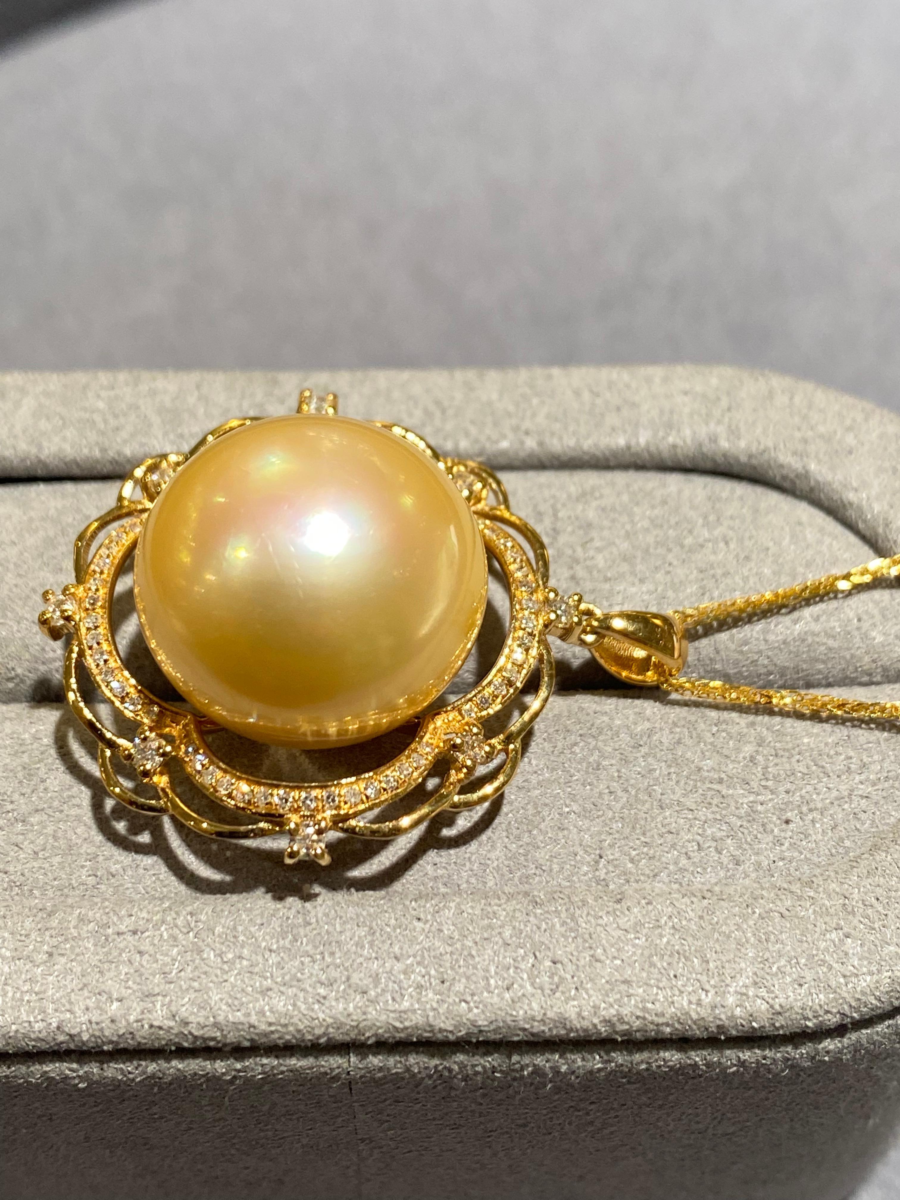 Perle Pendentif en or jaune 18 carats avec perles des mers du Sud dorées et diamants en vente