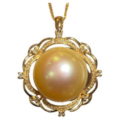 Pendentif en or jaune 18 carats avec perles des mers du Sud dorées et diamants