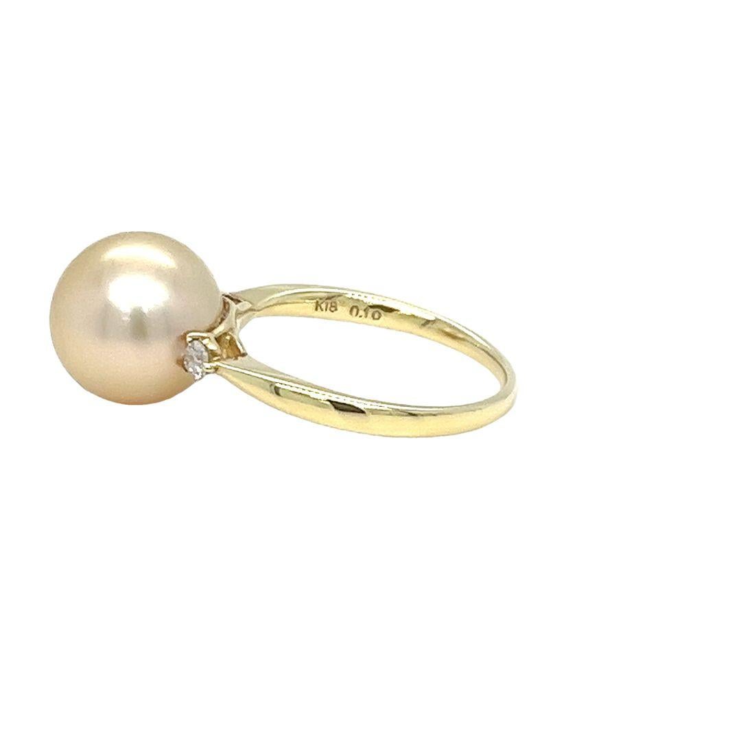 Bague en or jaune avec perles des mers du Sud dorées et diamants Bon état - En vente à Coral Gables, FL