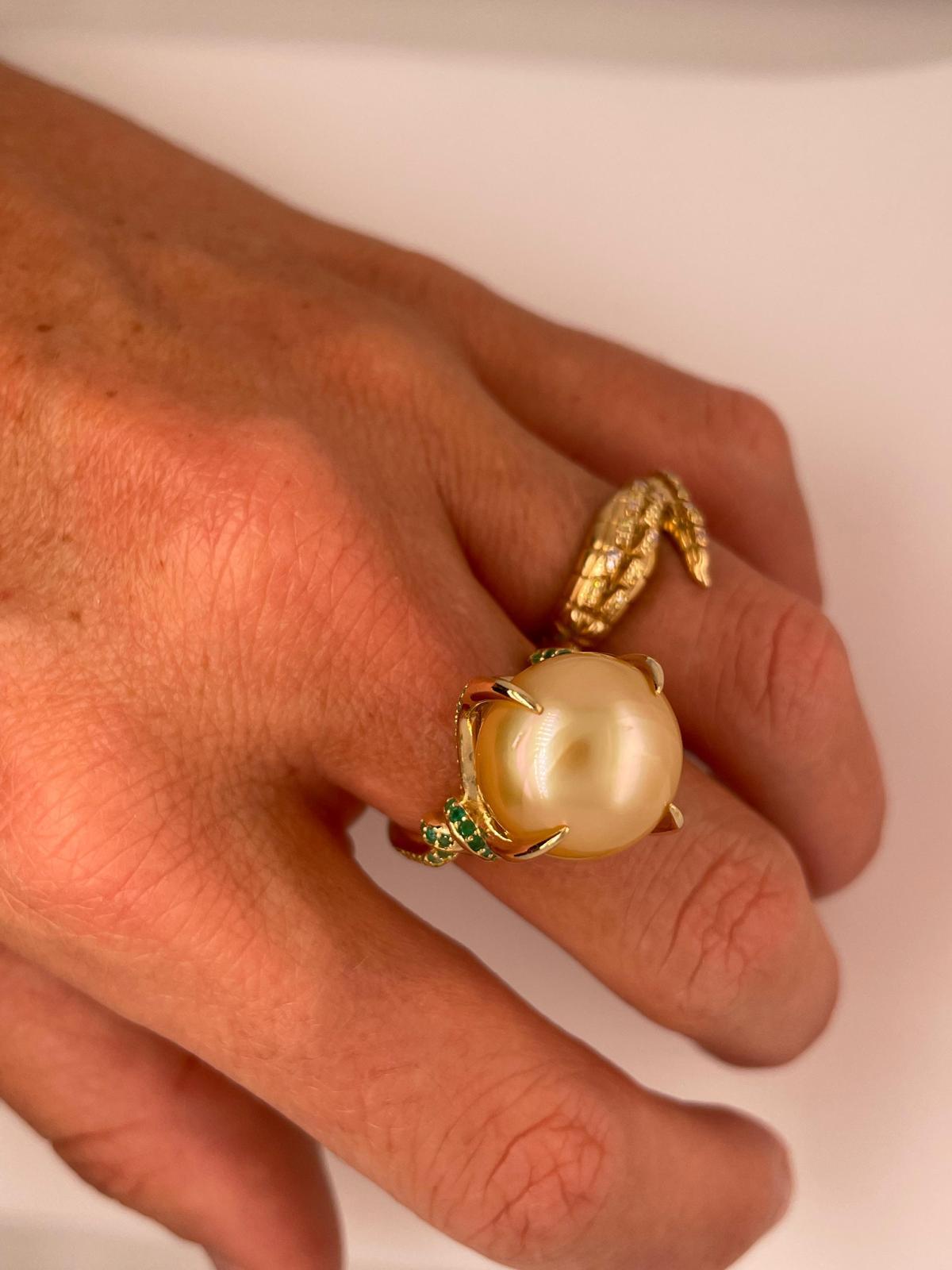 For Sale:  Golden South Sea Pearl and Emerald ring in 18ct yellow gold 10