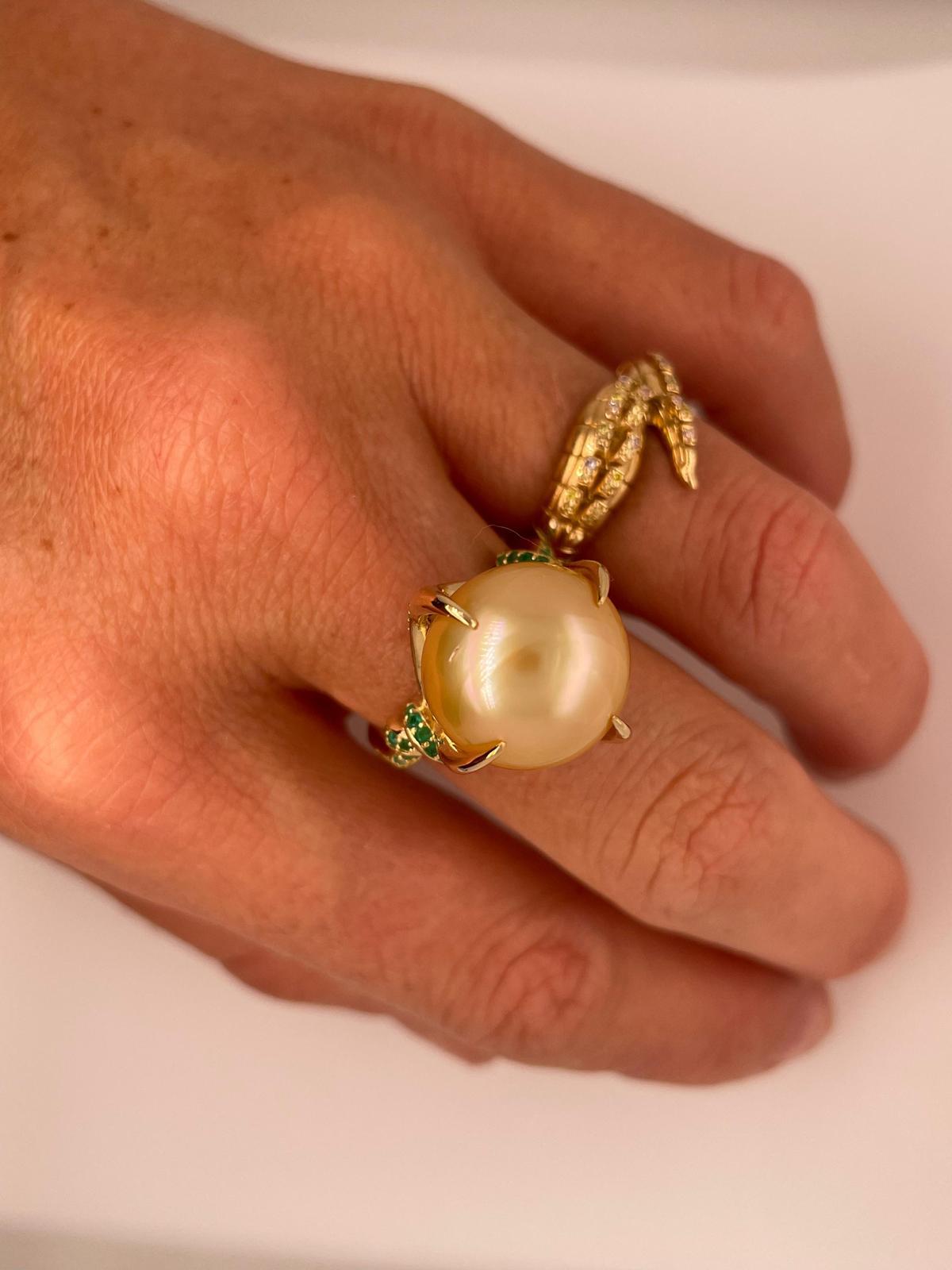 For Sale:  Golden South Sea Pearl and Emerald ring in 18ct yellow gold 13