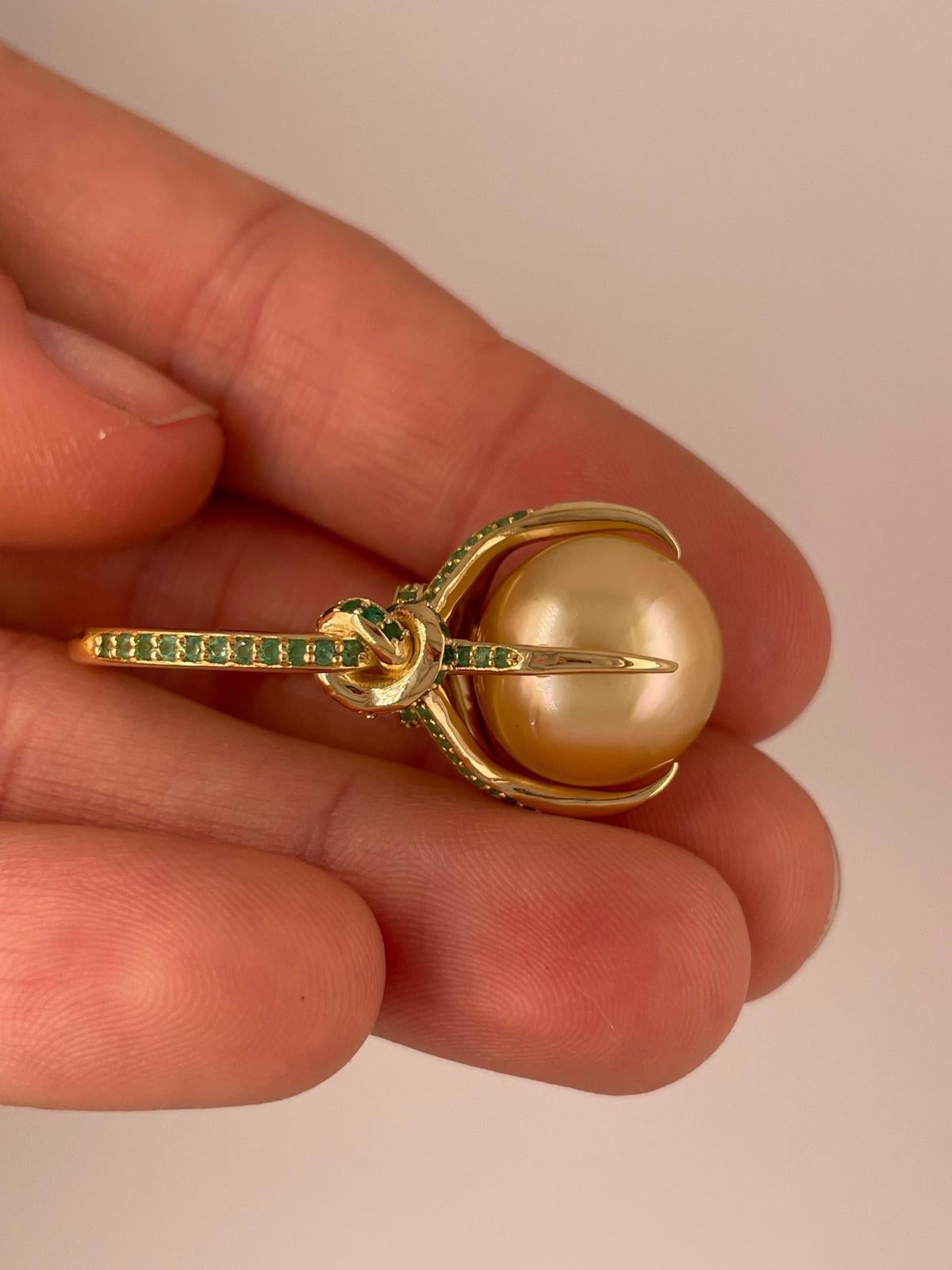 For Sale:  Golden South Sea Pearl and Emerald ring in 18ct yellow gold 15