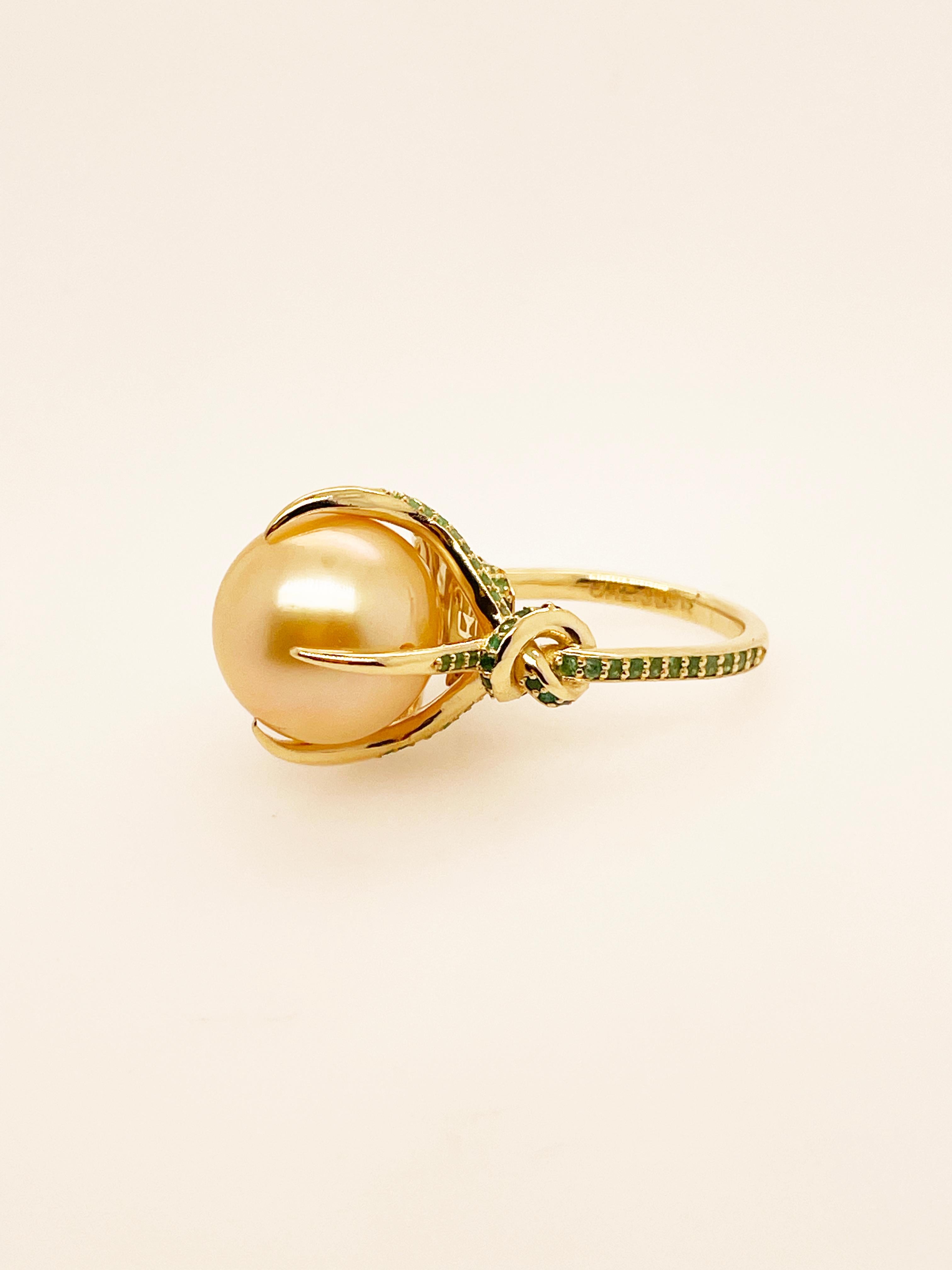 For Sale:  Golden South Sea Pearl and Emerald ring in 18ct yellow gold 2