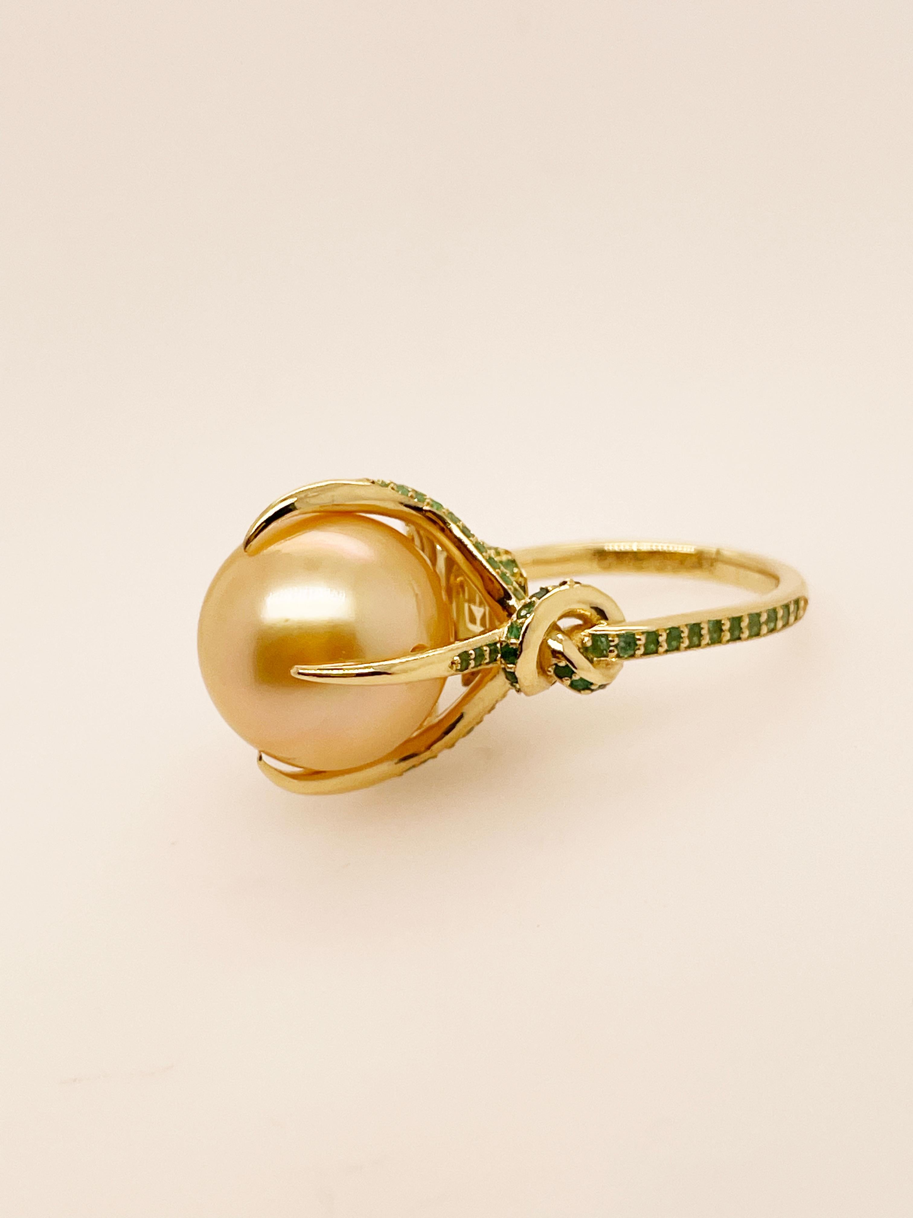 For Sale:  Golden South Sea Pearl and Emerald ring in 18ct yellow gold 3