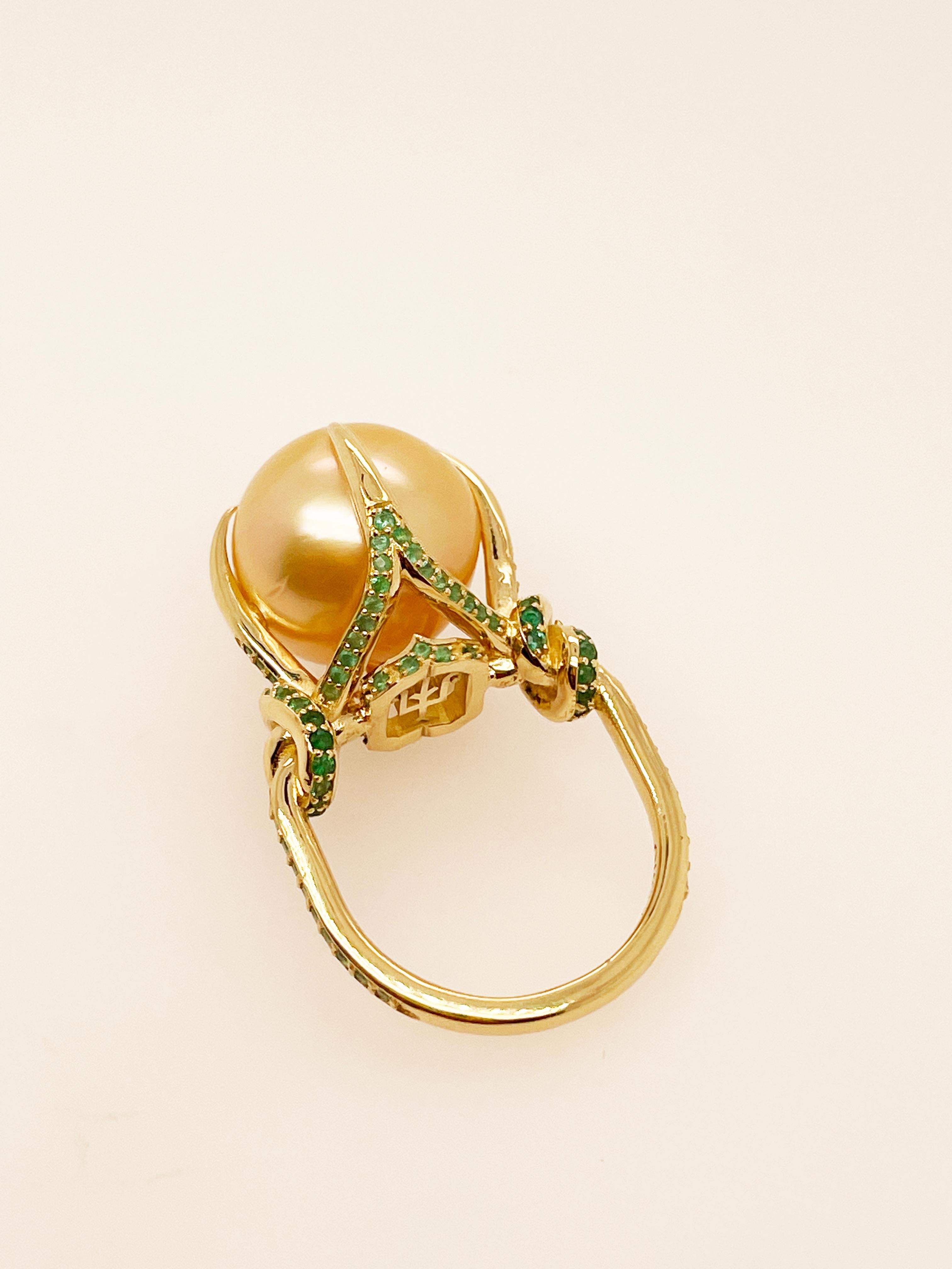 For Sale:  Golden South Sea Pearl and Emerald ring in 18ct yellow gold 4
