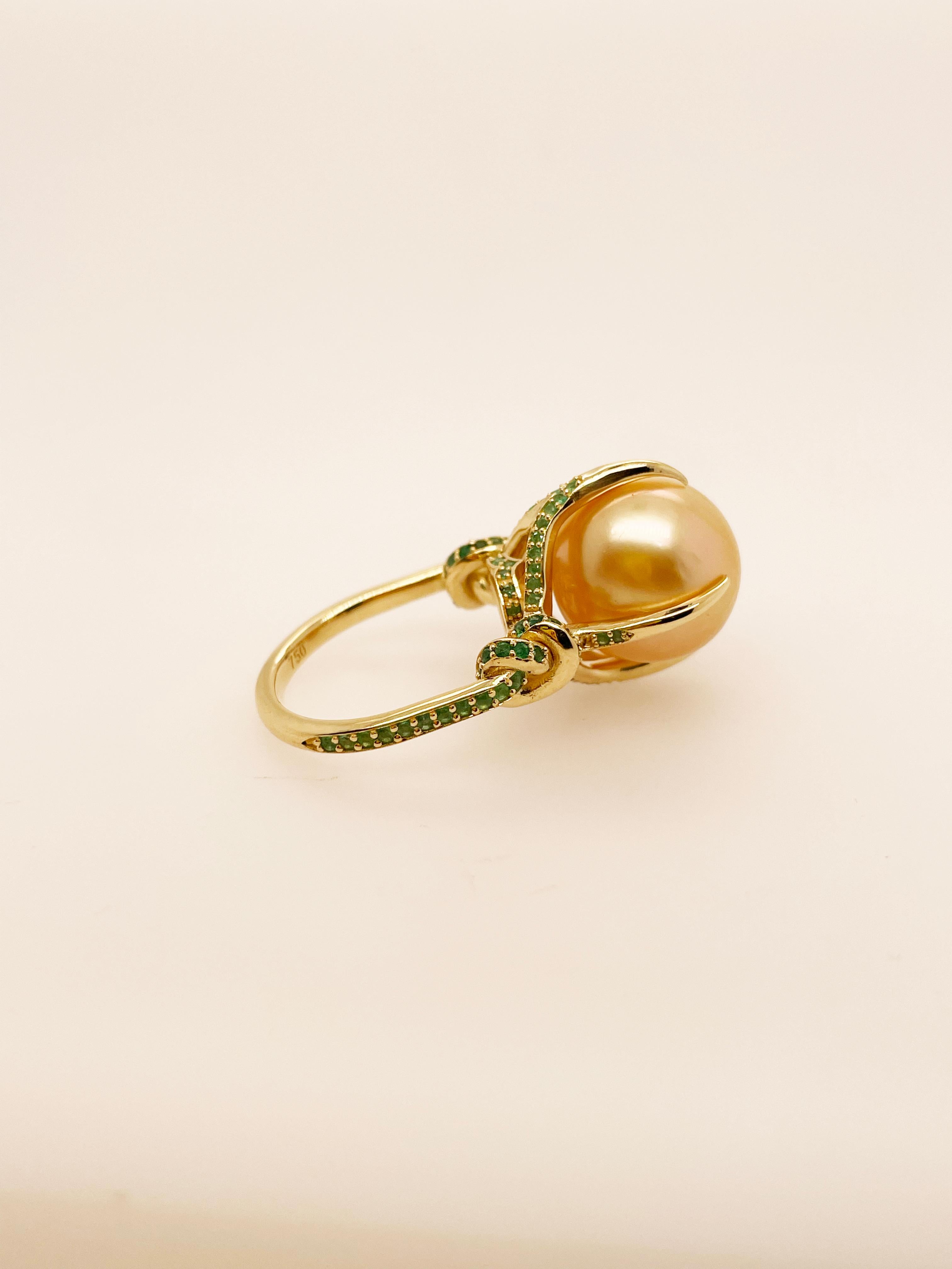 For Sale:  Golden South Sea Pearl and Emerald ring in 18ct yellow gold 5