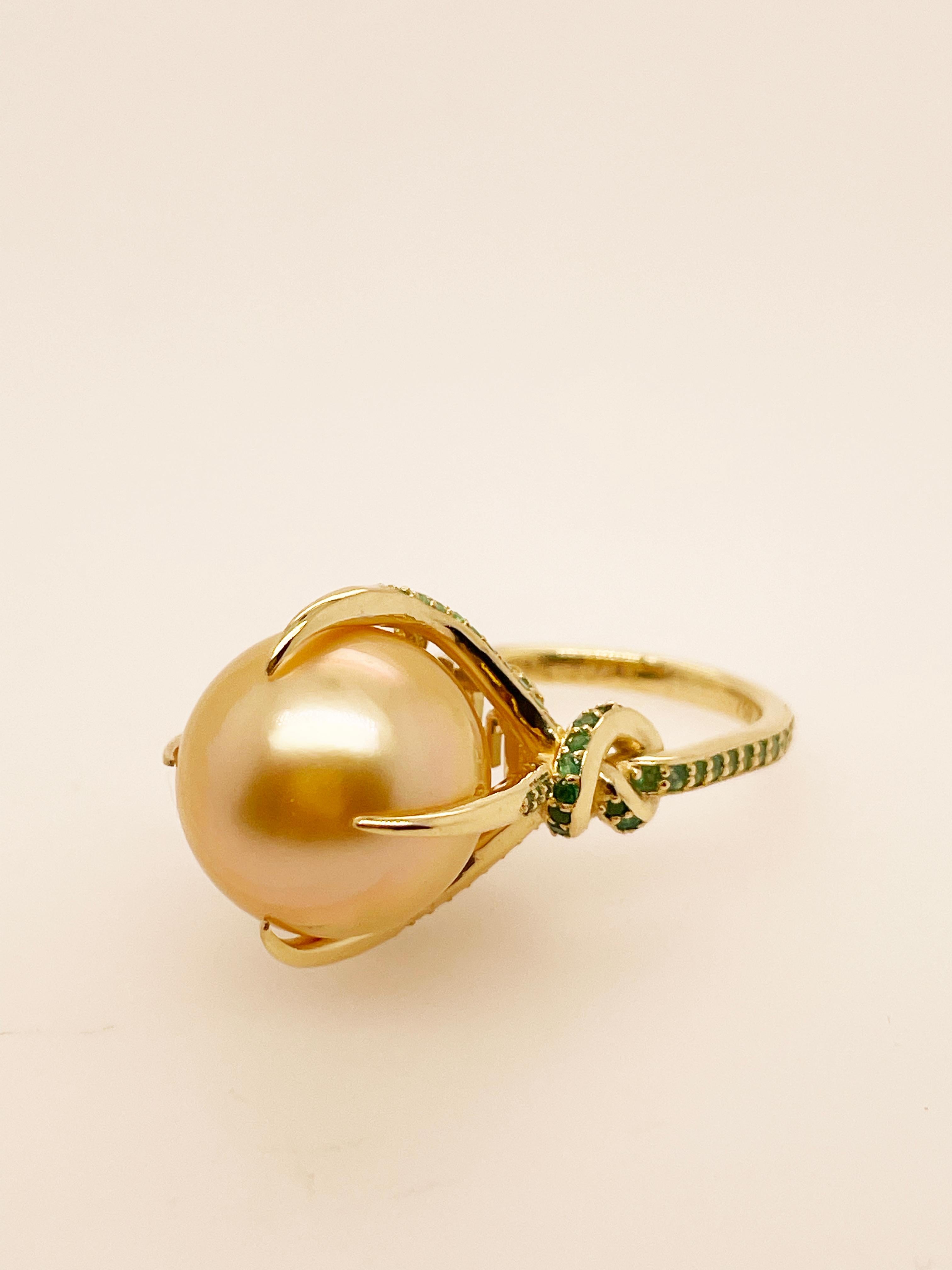 For Sale:  Golden South Sea Pearl and Emerald ring in 18ct yellow gold 6