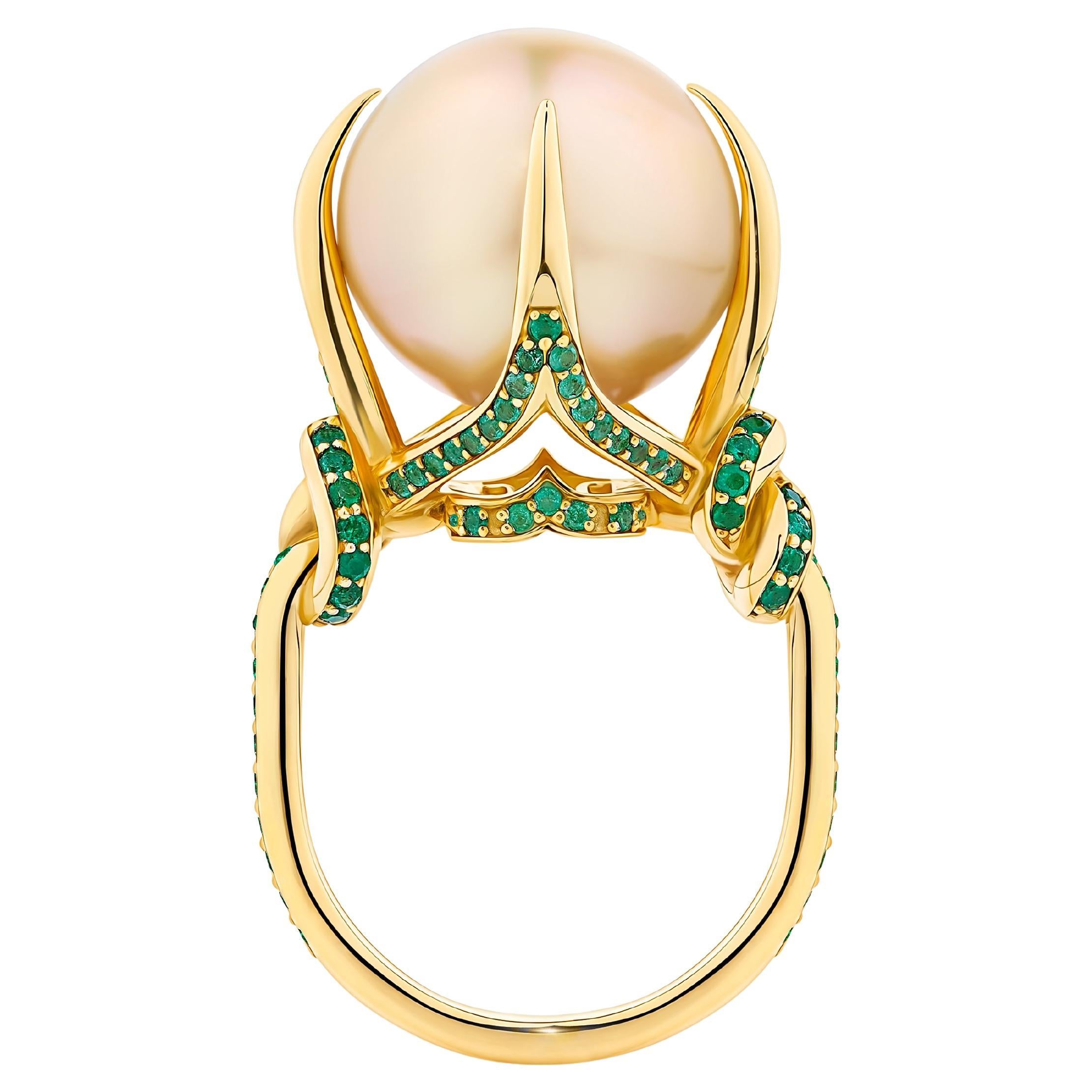 Bague en or jaune 18 carats avec perles des mers du Sud dorées et émeraudes