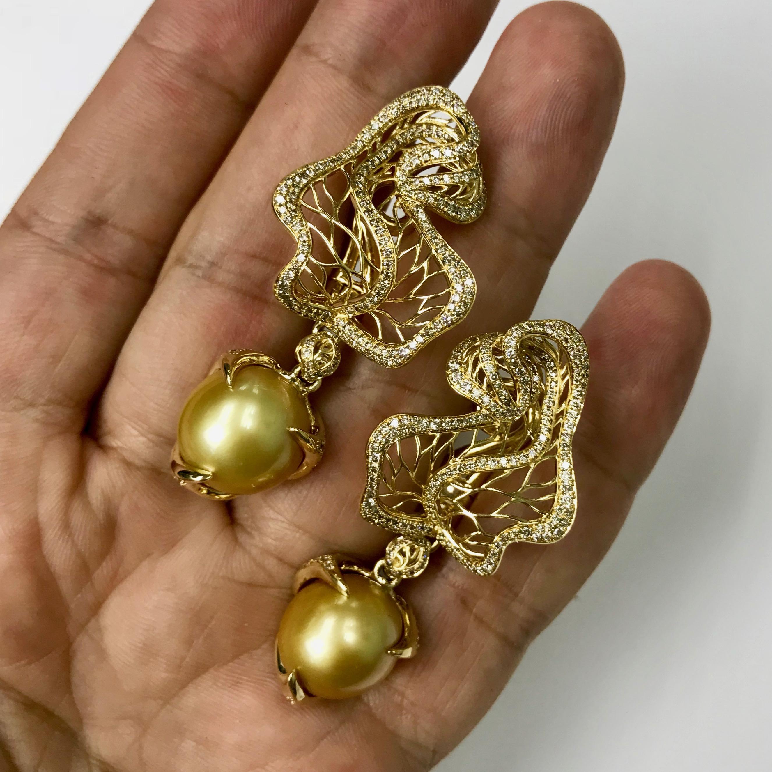 Goldene Südseeperle Brauner Diamant 18 Karat Gelbgold Winterkirsche Ohrringe (Zeitgenössisch) im Angebot