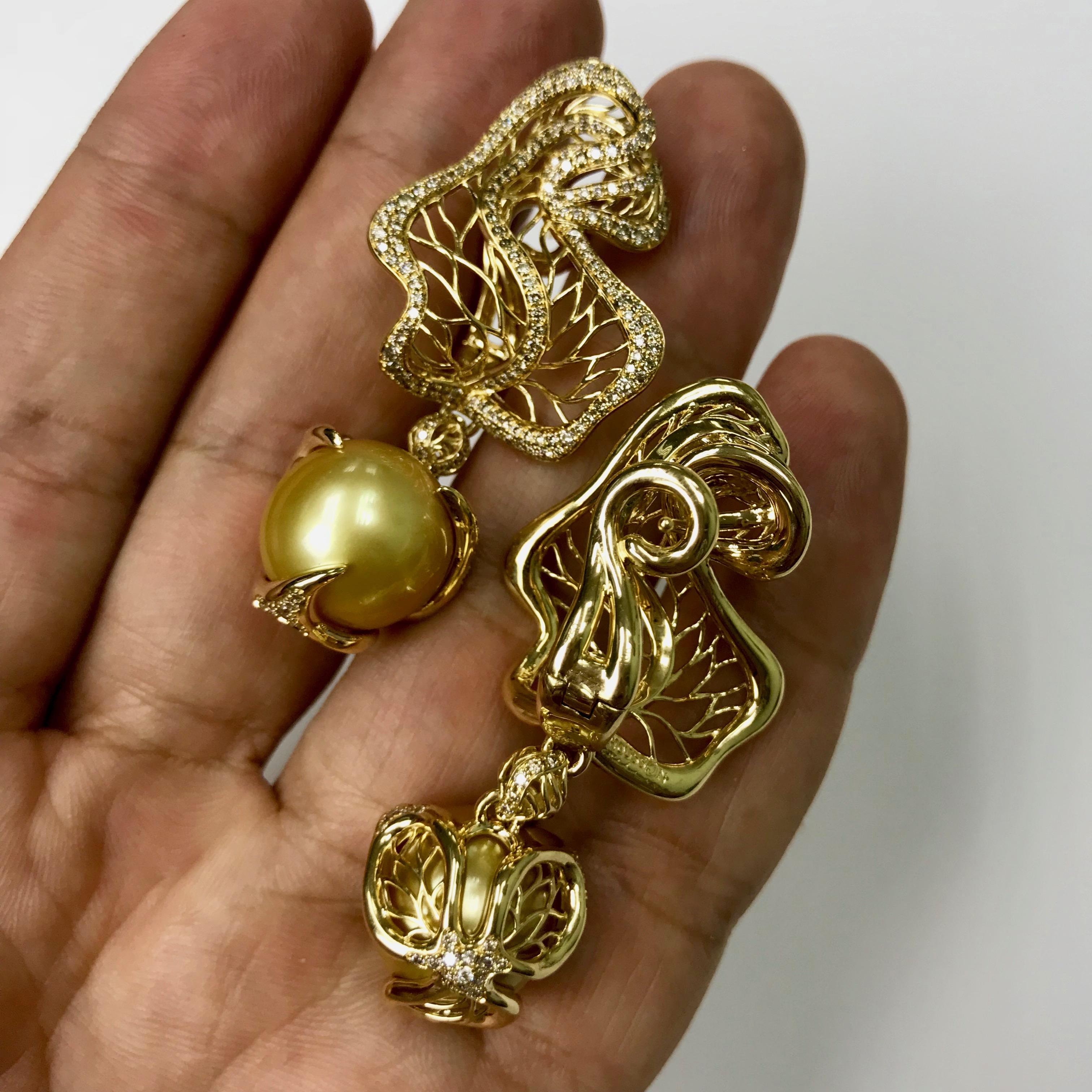 Golden South Sea Pearl Brown Diamond 18 Karat Yellow Gold Winter Cherry Earrings In New Condition For Sale In Bangkok, TH