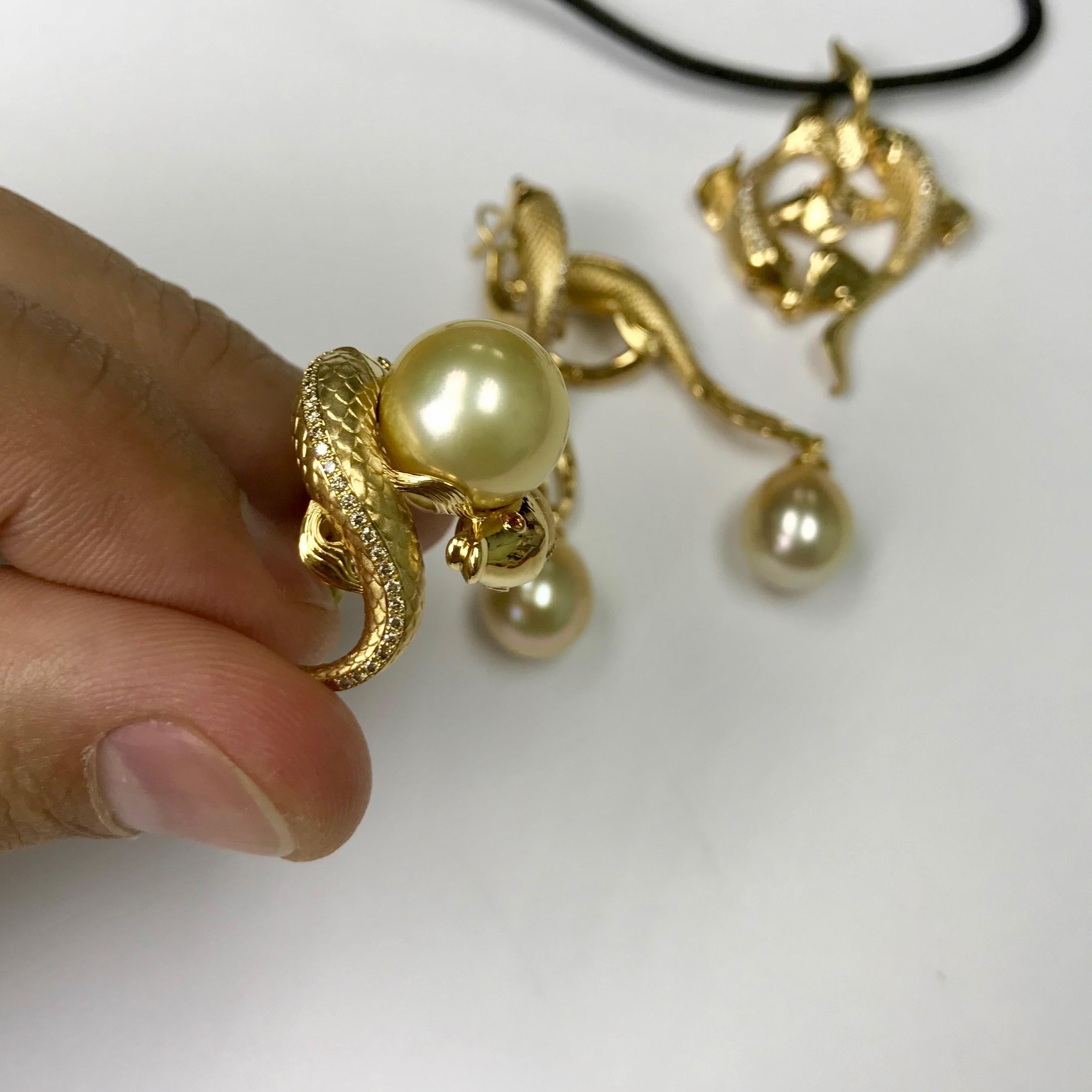 Goldener Südseeperlen-Ring mit braunen Diamanten und zwei Fischen (Zeitgenössisch) im Angebot