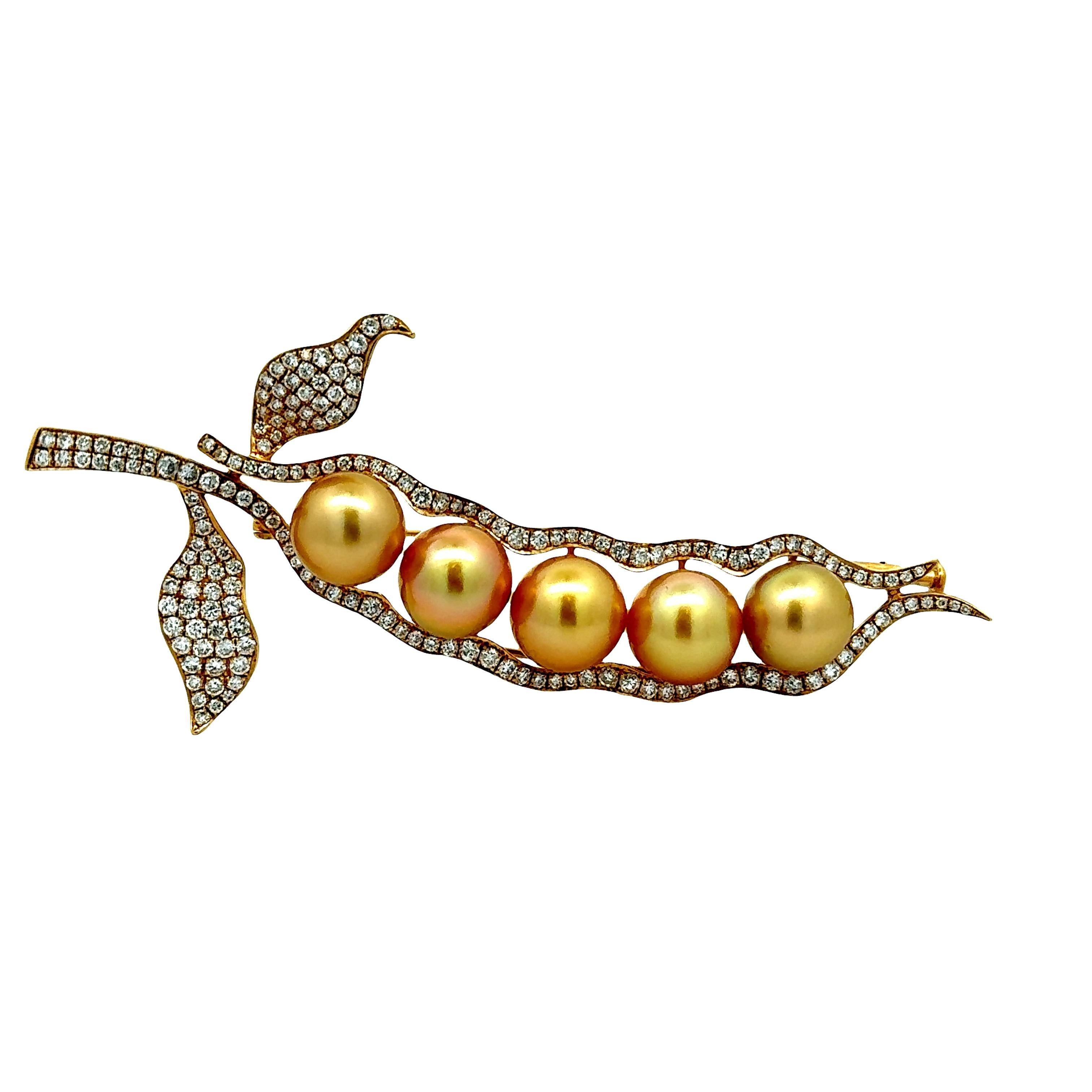 Contemporain Broche-pendentif en or jaune 18K avec diamant et perle des mers du Sud dorée en vente