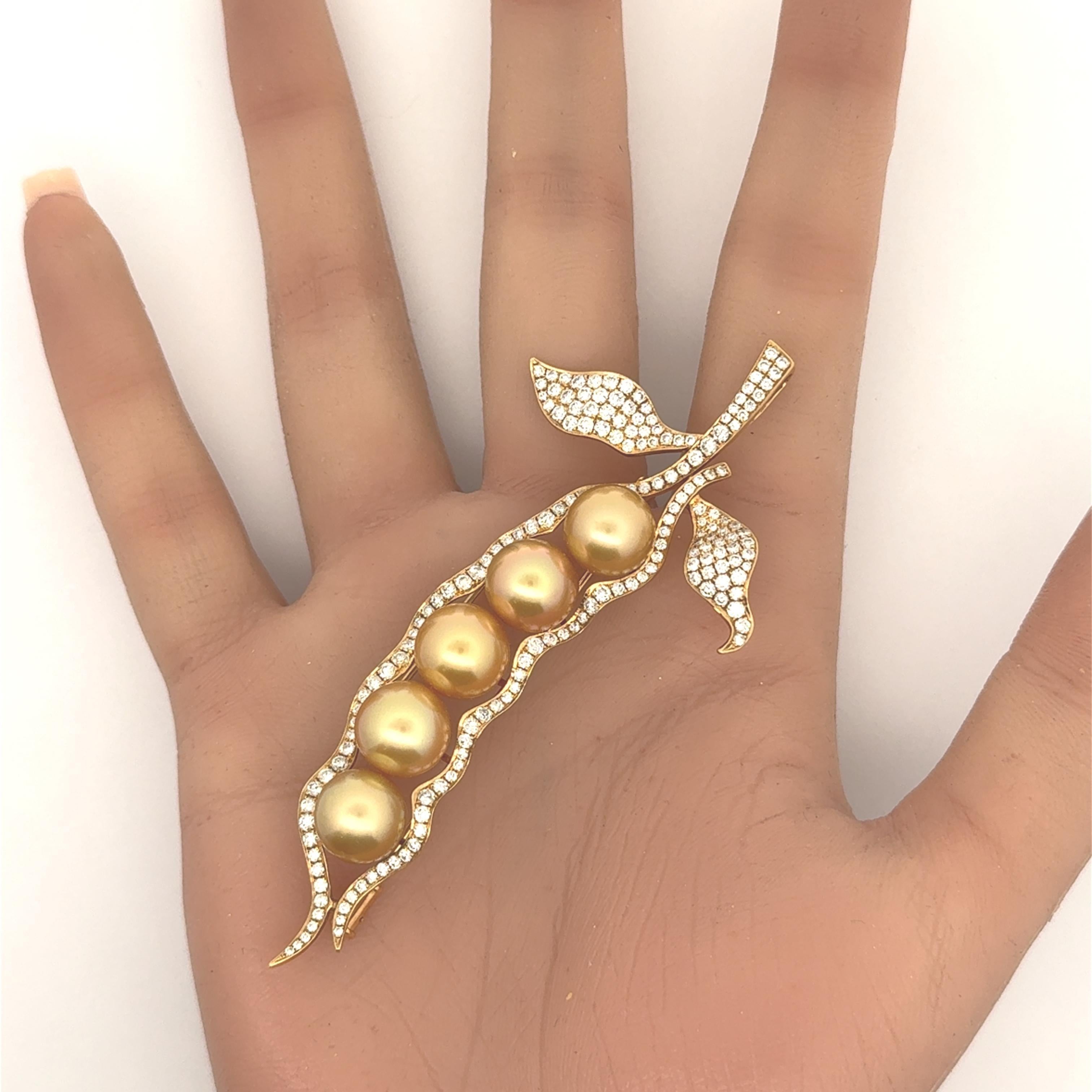 Broche-pendentif en or jaune 18K avec diamant et perle des mers du Sud dorée en vente 2