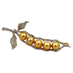 Broche-colgante de oro amarillo de 18 quilates con perlas doradas de los mares del sur y diamantes