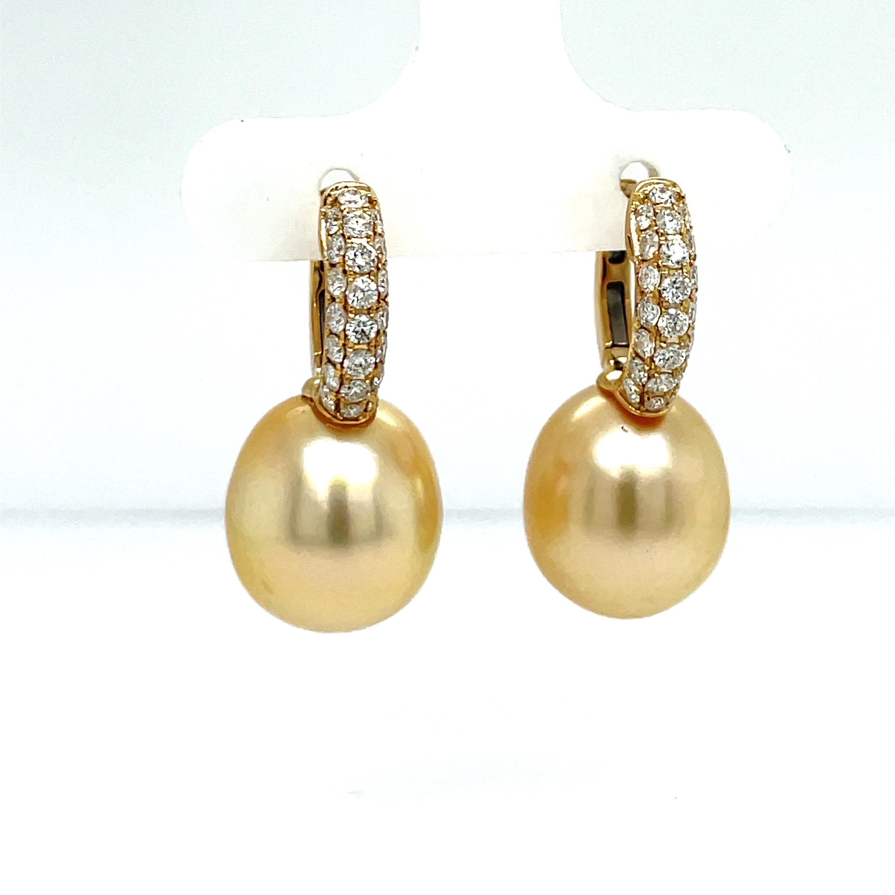 14 Karat Yellow drop earrings featuring 44 round brilliants weighing 0.78 Carats and two Golden South Sea Pearls measuring 12-13 MM.
Color G-H
Clarity SI

Earrings available in different gold colors and pearls. 
DM for more information & pictures. 