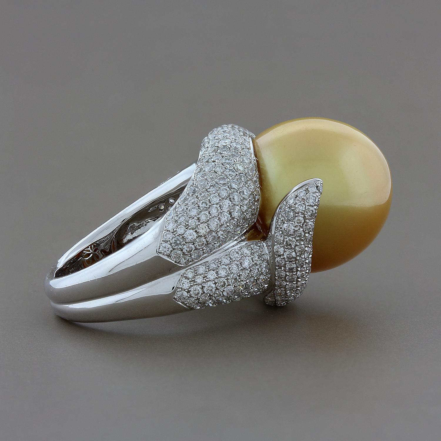 Round Cut Golden South Sea Pearl Diamond Gold Cocktail Ring For Sale