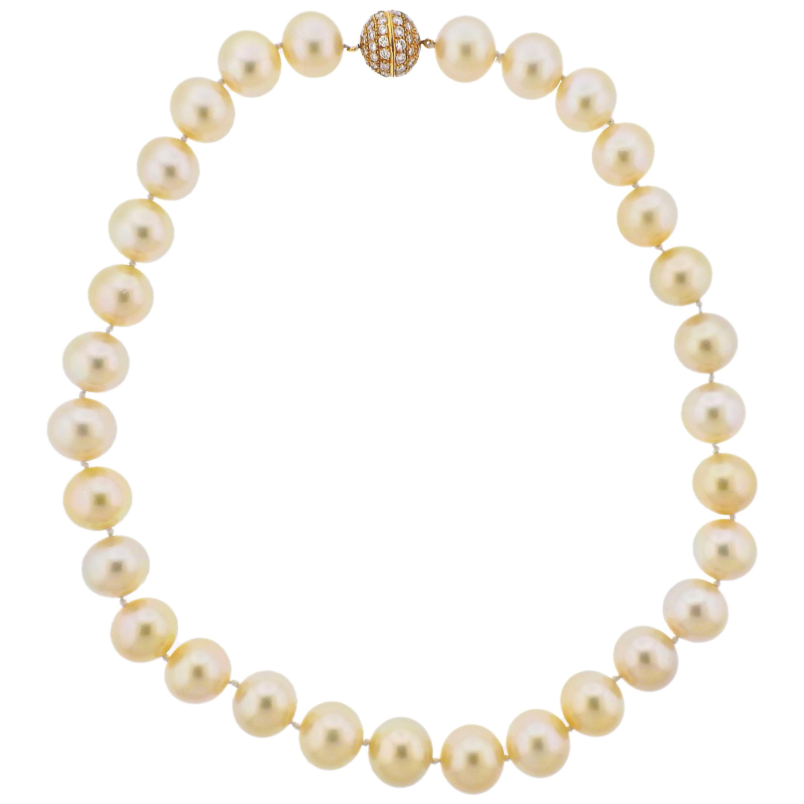 Collier en or avec perles des mers du Sud dorées et diamants