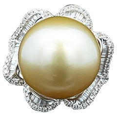 Bague en or avec perles des mers du Sud et diamants Circa 1990 Bague en or avec perles des mers du Sud et diamants Circa 1990