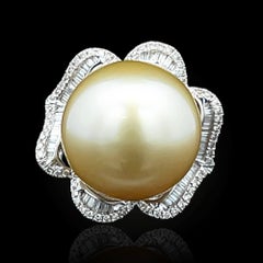 Bague en or avec perles des mers du Sud et diamants Circa 1990