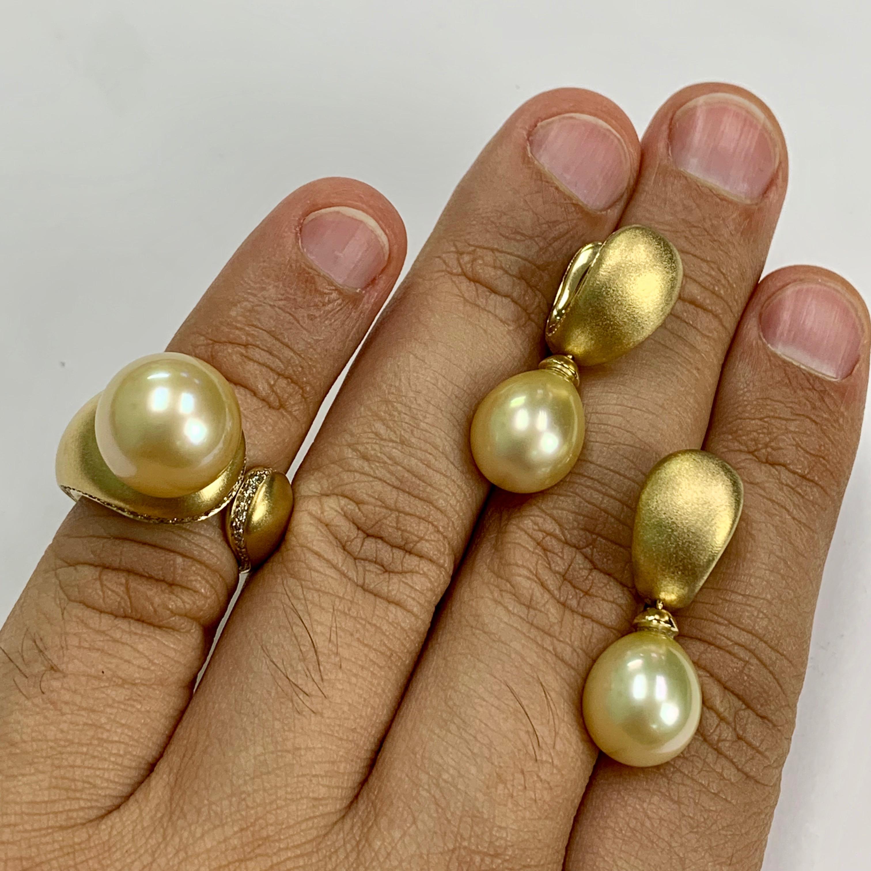 Contemporary Golden South Sea Pearl Diamonds Dome Ring Earrings Suite For Sale