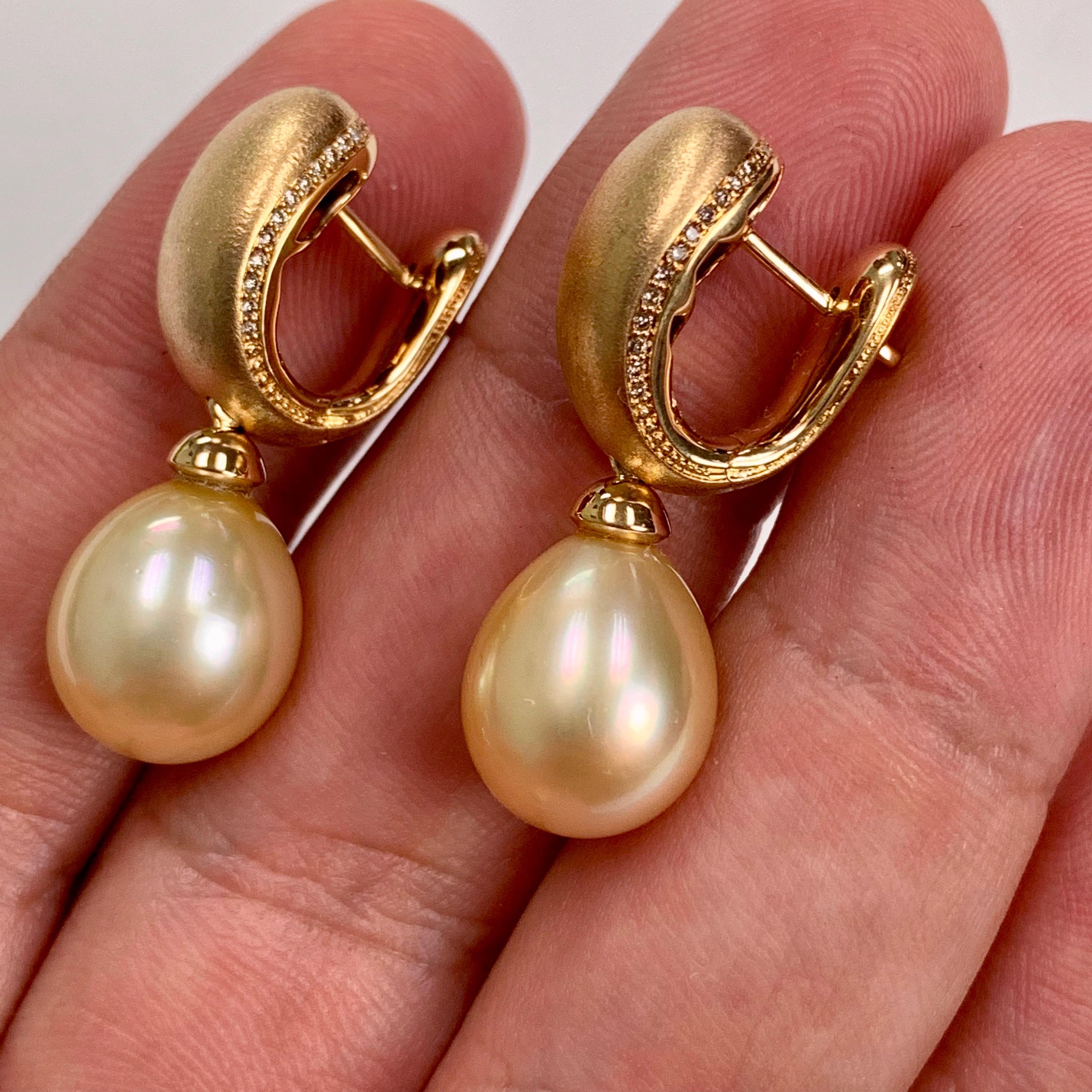 Golden South Sea Pearl Diamonds Drop Earrings In New Condition For Sale In Bangkok, TH