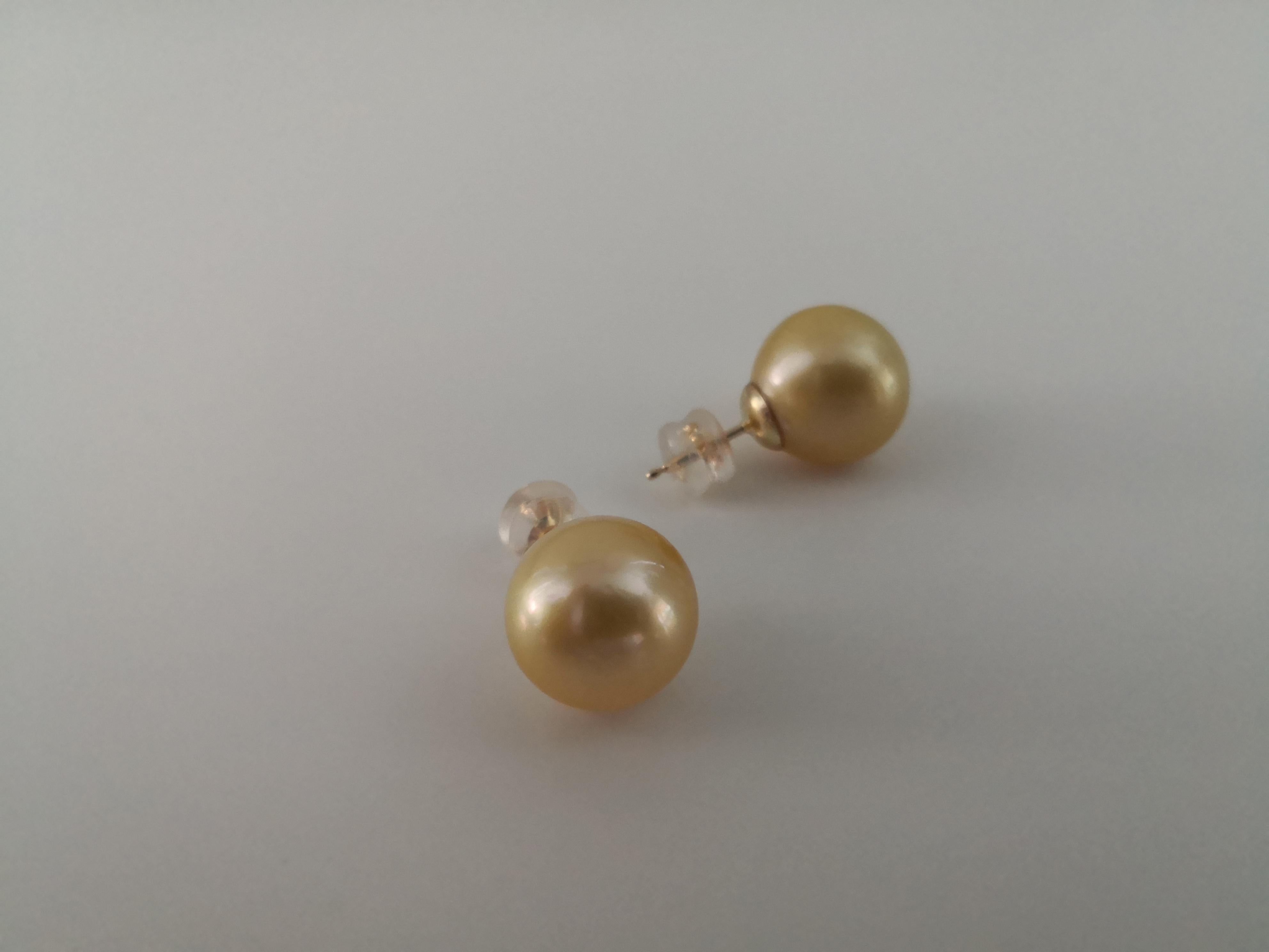 Women's Golden South Sea Pearl Earrings, Round, 18 Karat Gold For Sale
