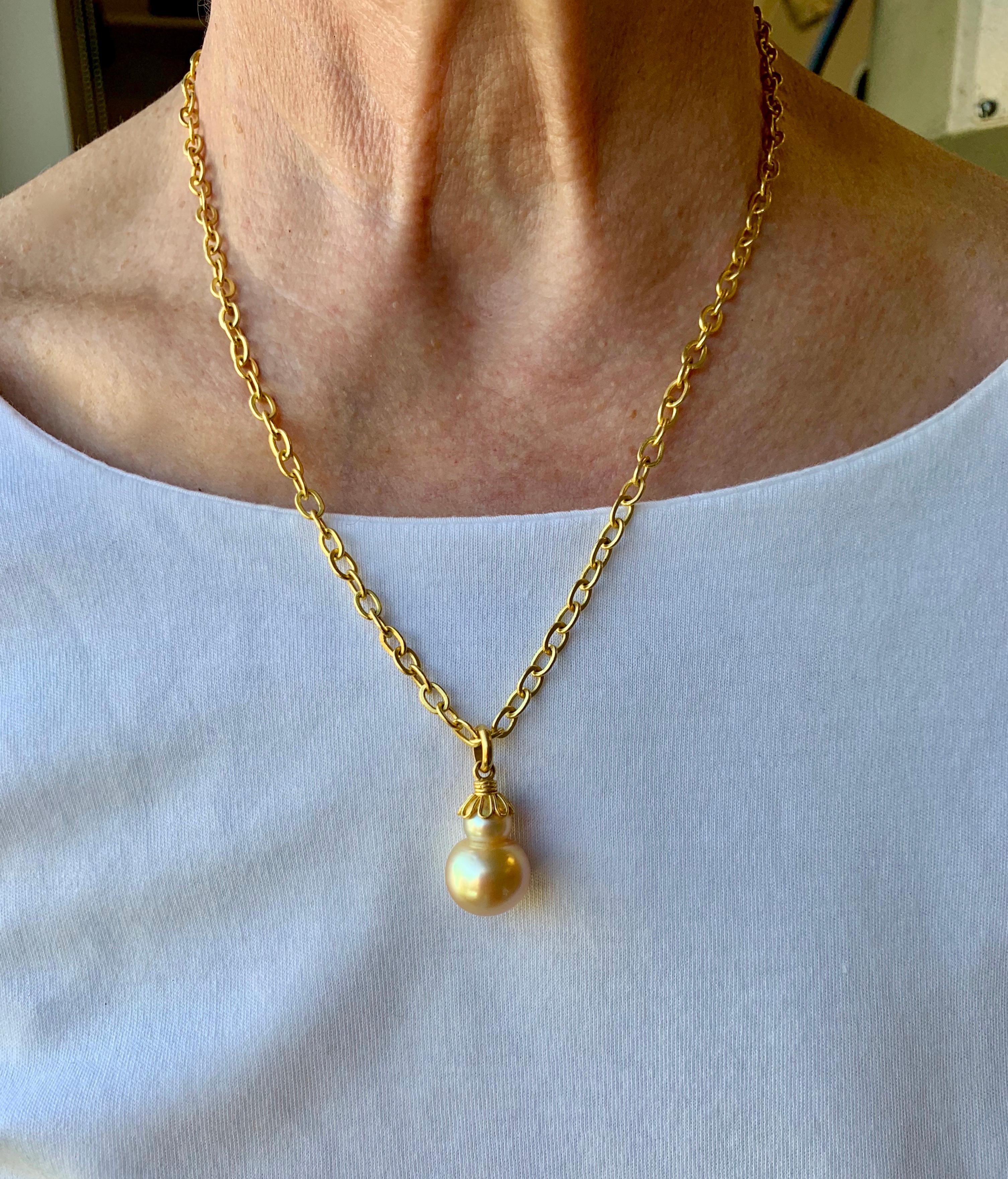Golden South Sea Pearl in Yellow Gold 22 Karat Gold Pendant In New Condition In New York, NY