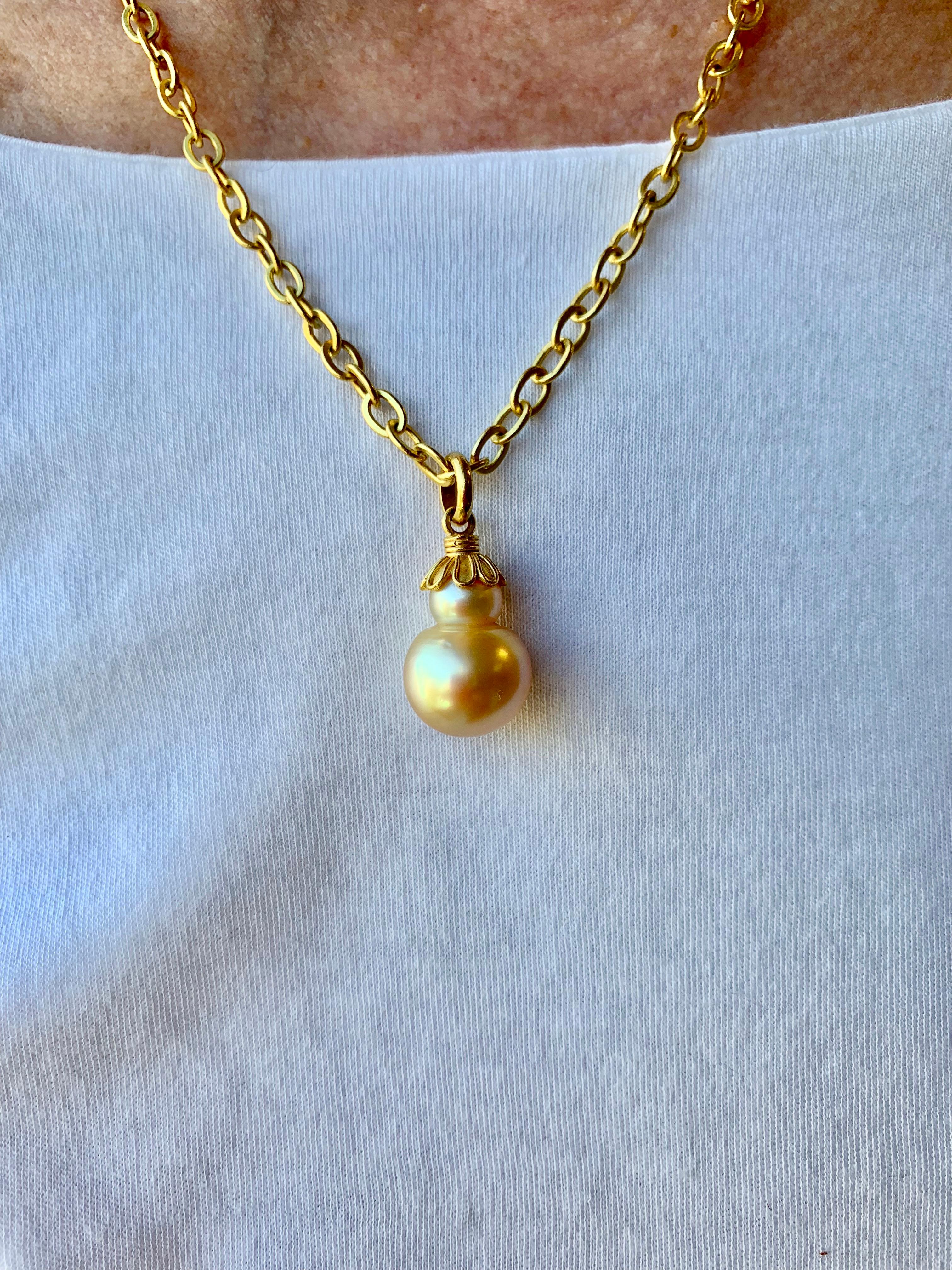 Women's Golden South Sea Pearl in Yellow Gold 22 Karat Gold Pendant