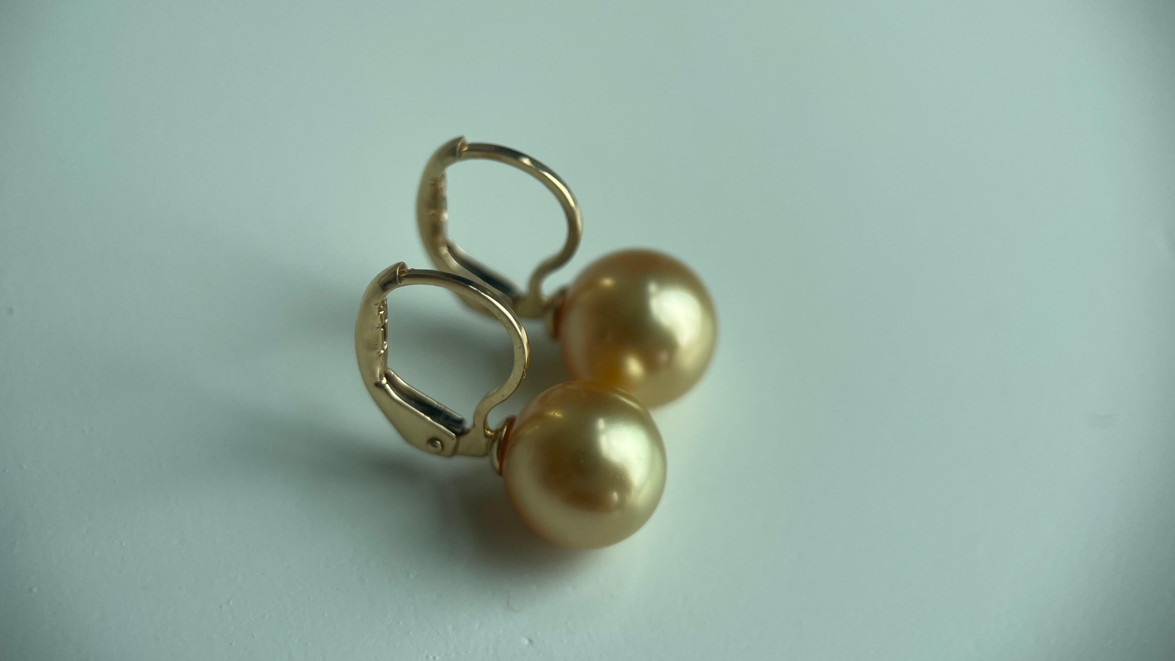 Goldene Südseeperlen Ohrringe in 18k massivem Gold, Perlenohrringe Damen im Angebot