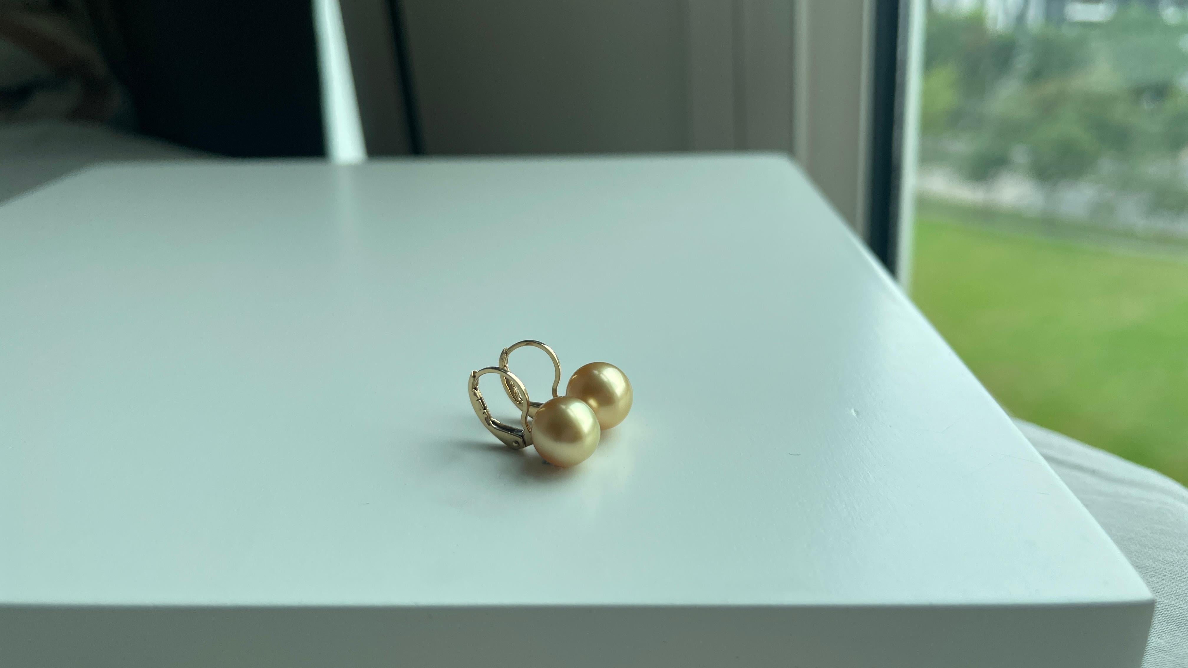 Goldene Südseeperlen Ohrringe in 18k massivem Gold, Perlenohrringe im Angebot 1