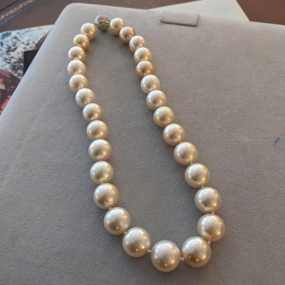 Round Cut Golden South Sea Pearl Necklace 16.8 inch 18k White Gold Diamond Clasp For Sale