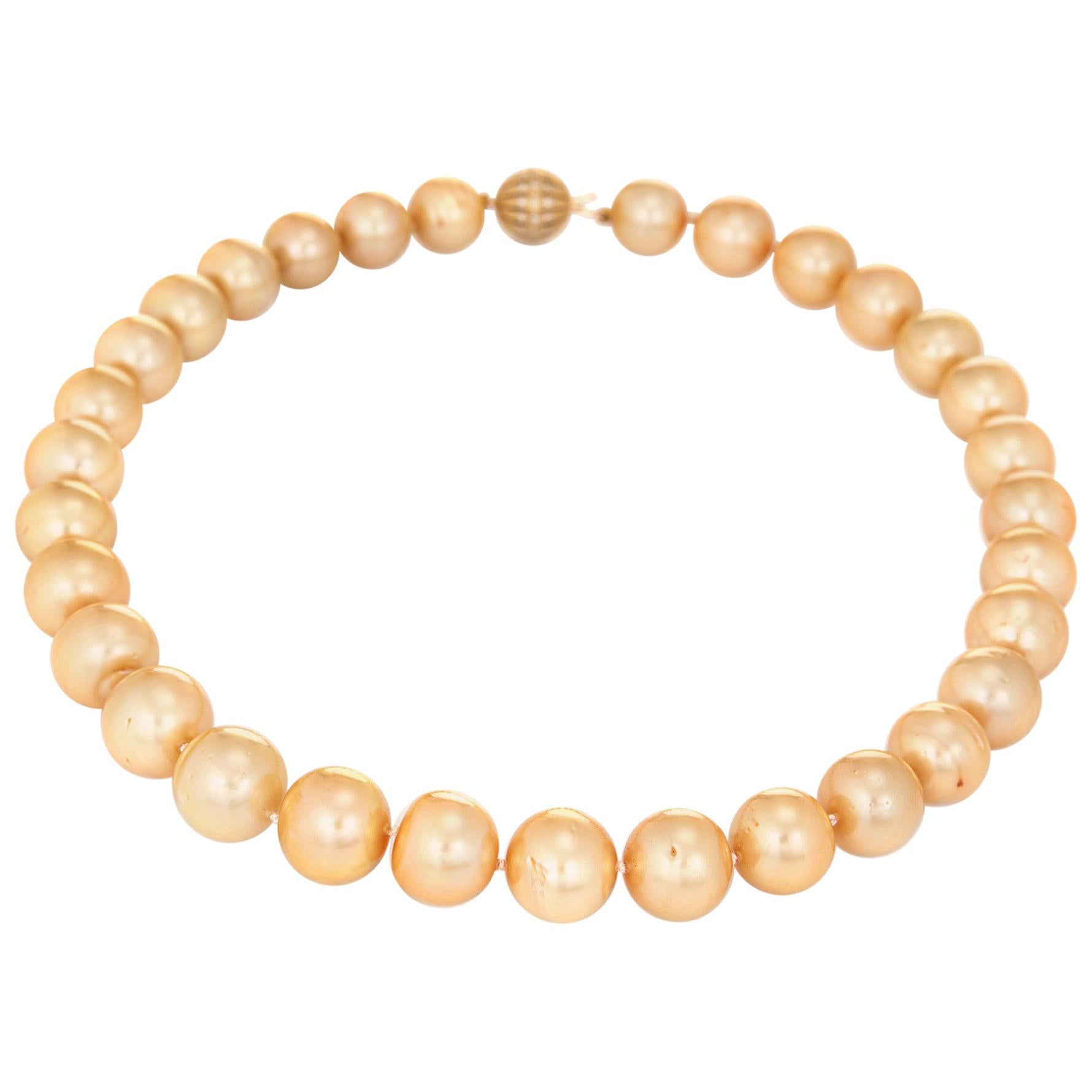 Collier de perles des mers du Sud dorées avec fermoir en diamants et or 14 carats, ancienne propriété