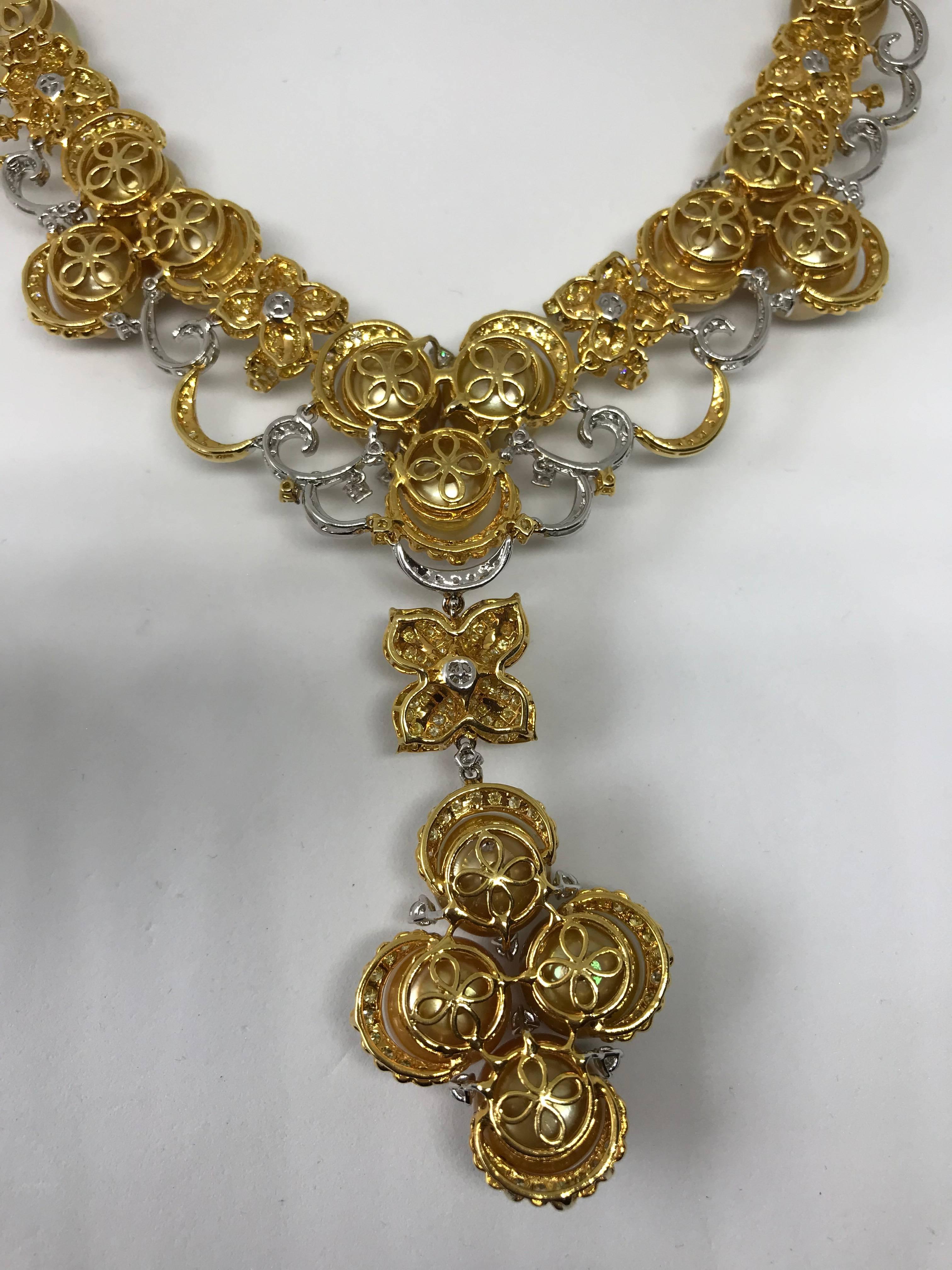 Round Cut Golden South Sea Pearl Necklace with Diamonds and 18kt Gold 64.26 grams For Sale