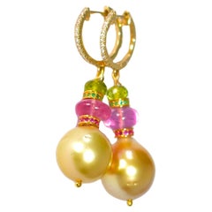 Orecchini con perle dorate dei mari del sud, topazio rosa e peridoto in oro massiccio 14 carati