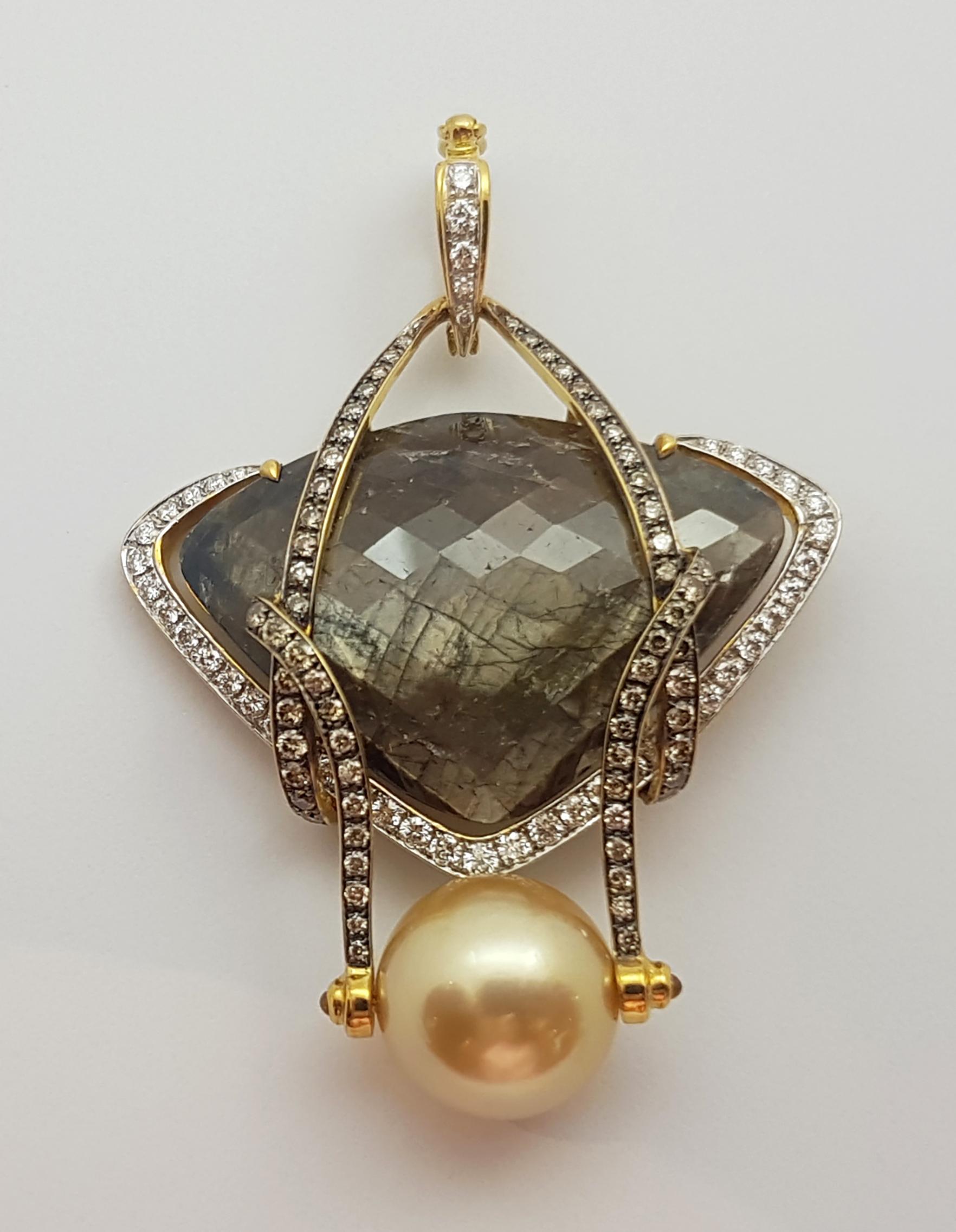 Taille mixte Pendentif en or 18 carats serti de perles dorées des mers du Sud, saphirs bruts et saphirs jaunes en vente
