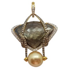 Pendentif en or 18 carats serti de perles dorées des mers du Sud, saphirs bruts et saphirs jaunes