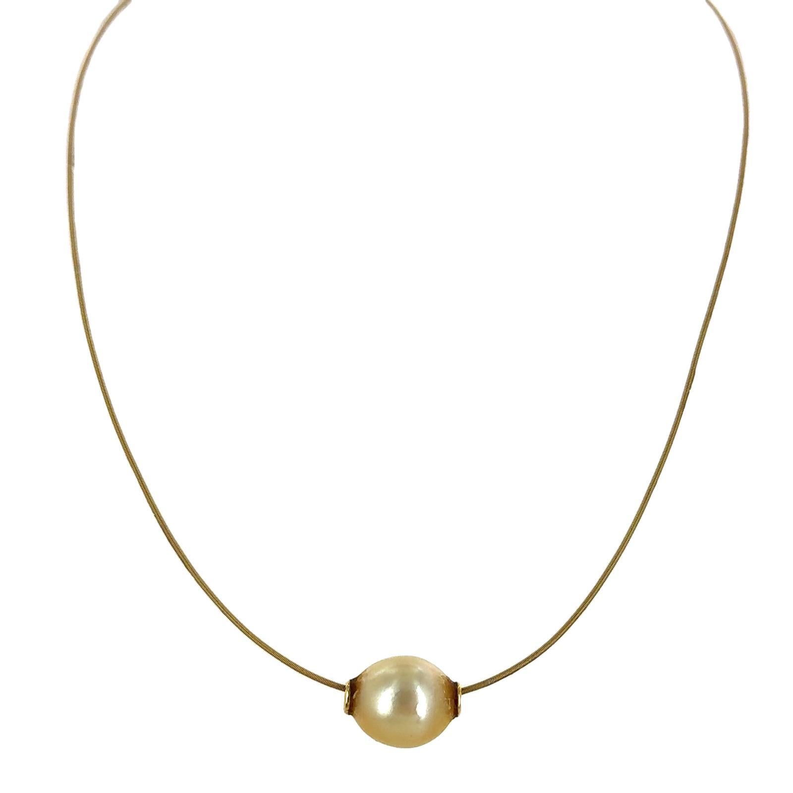 Modern Golden South Sea Pearl Solitaire 18 Karat Yellow Gold Snake Chain Necklace. For Sale