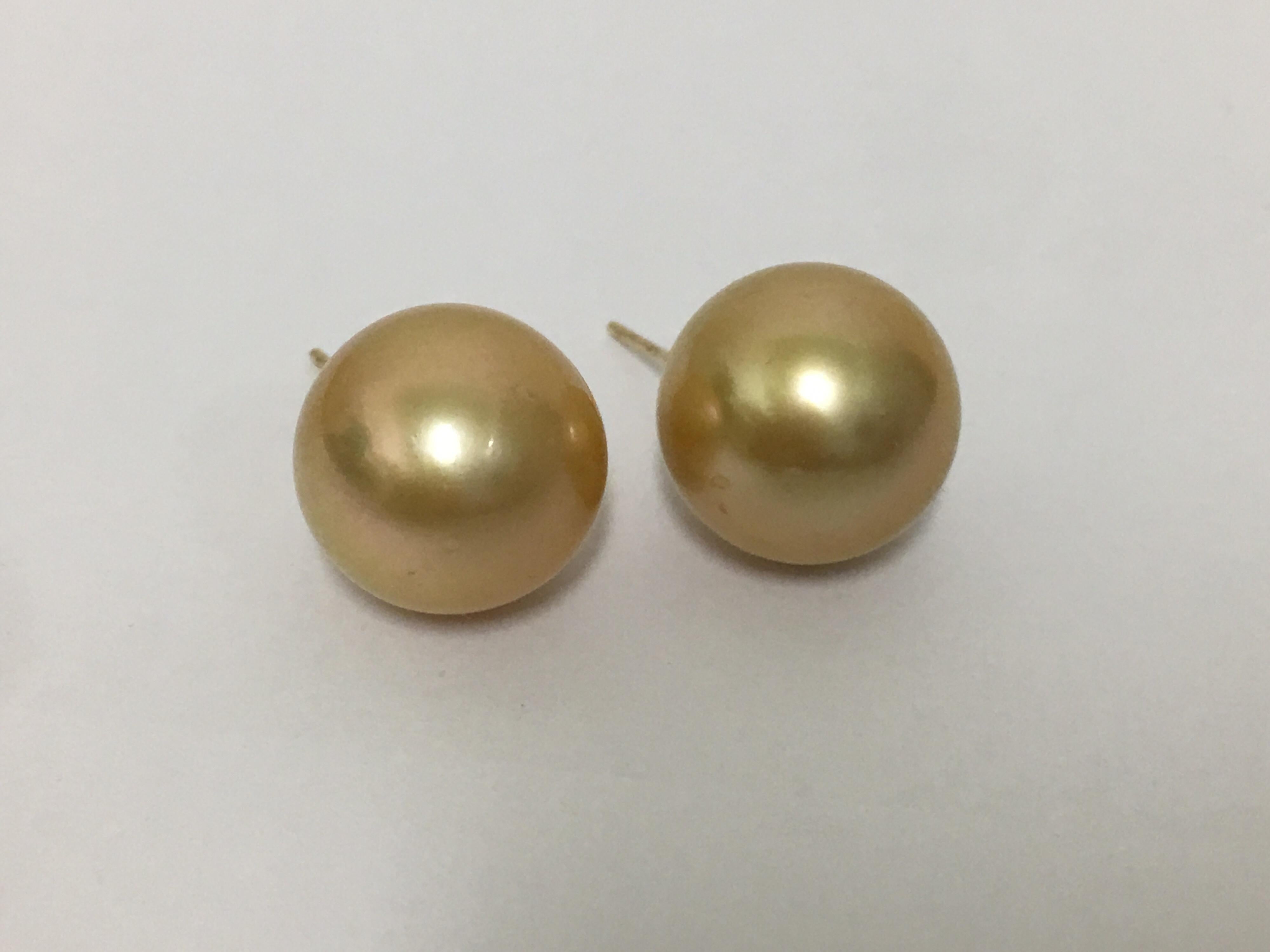 Natural Golden south sea pearl measures 14.5 MM and 15 MM
The Ear studs are set in 18 Karat Yellow Gold.
The ear studs is push back,
