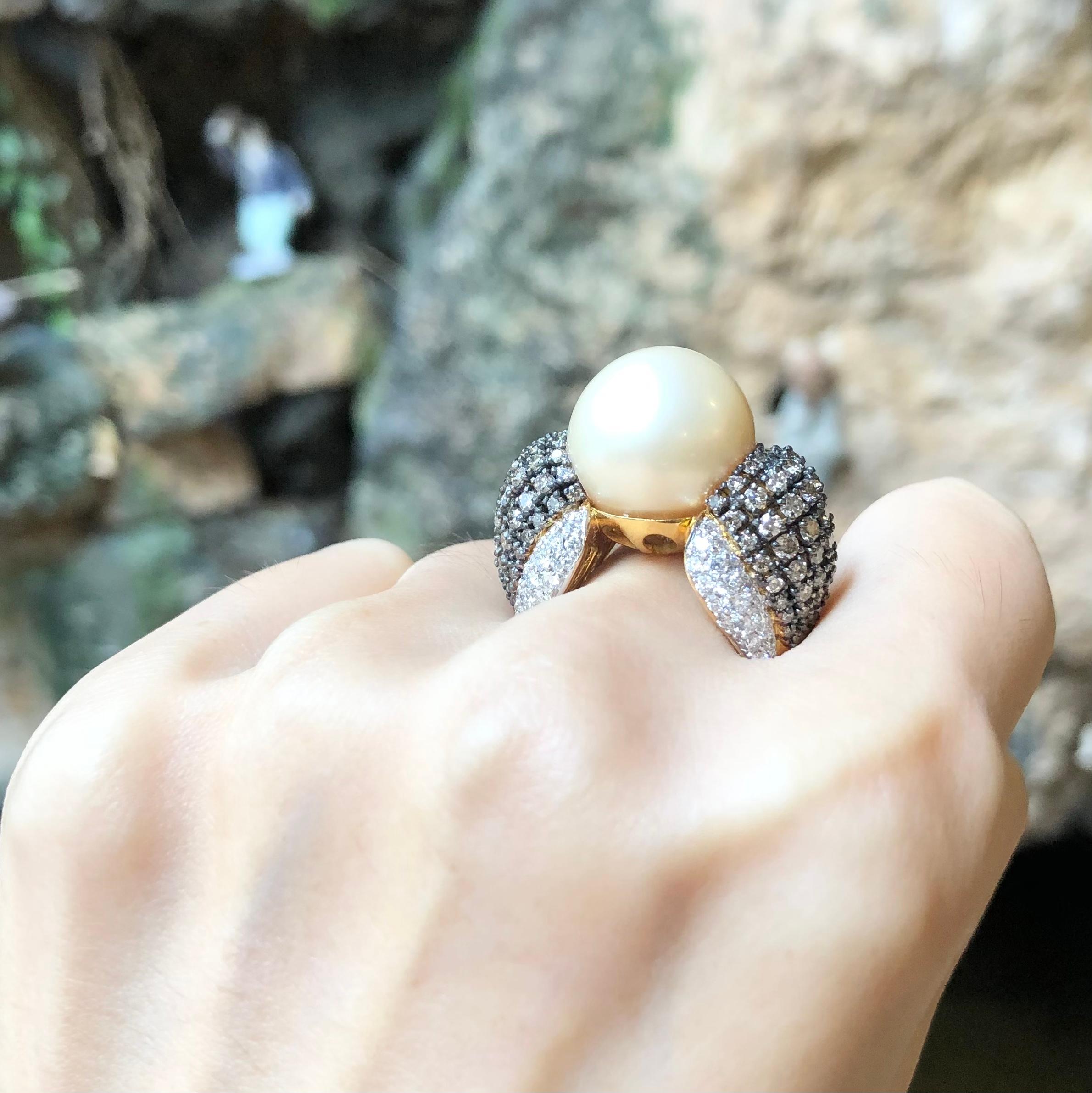 Golden South Sea Pearl with Brown Diamond and Diamond Ring Set in 18 Karat Gold In New Condition For Sale In Bangkok, TH